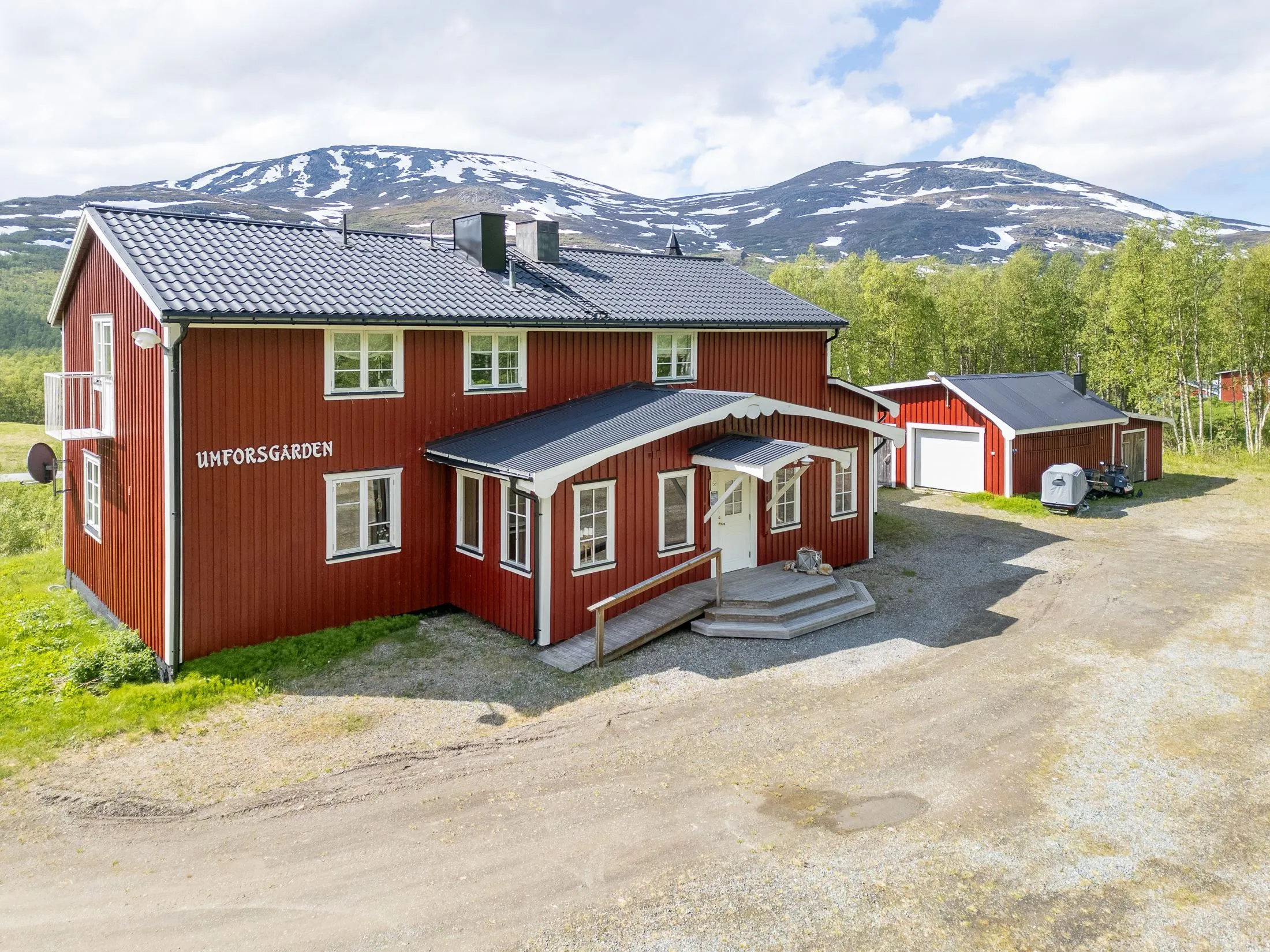 1930s Swedish Country House with Expansive Grounds in Hemavan - Image 2