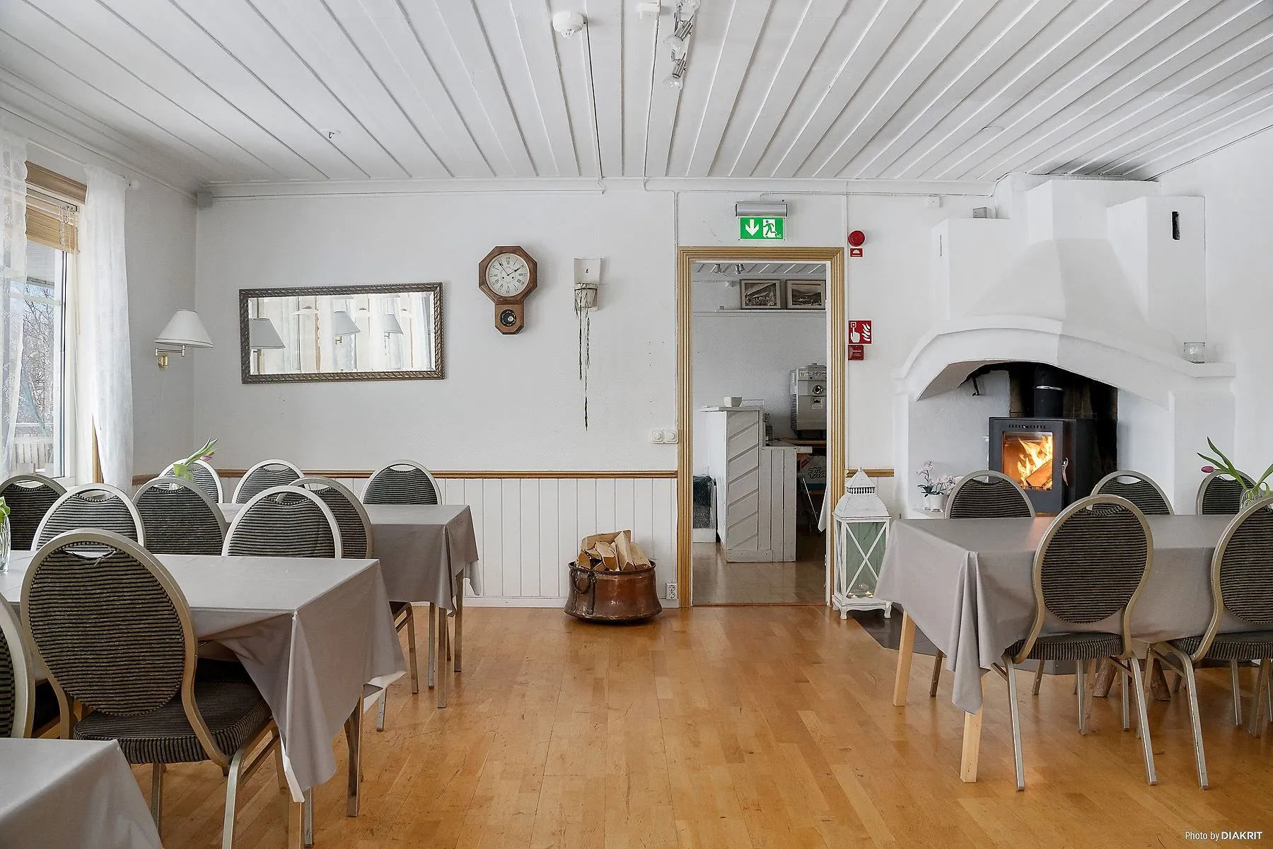 1930s Swedish Country House with Expansive Grounds in Hemavan - Image 5