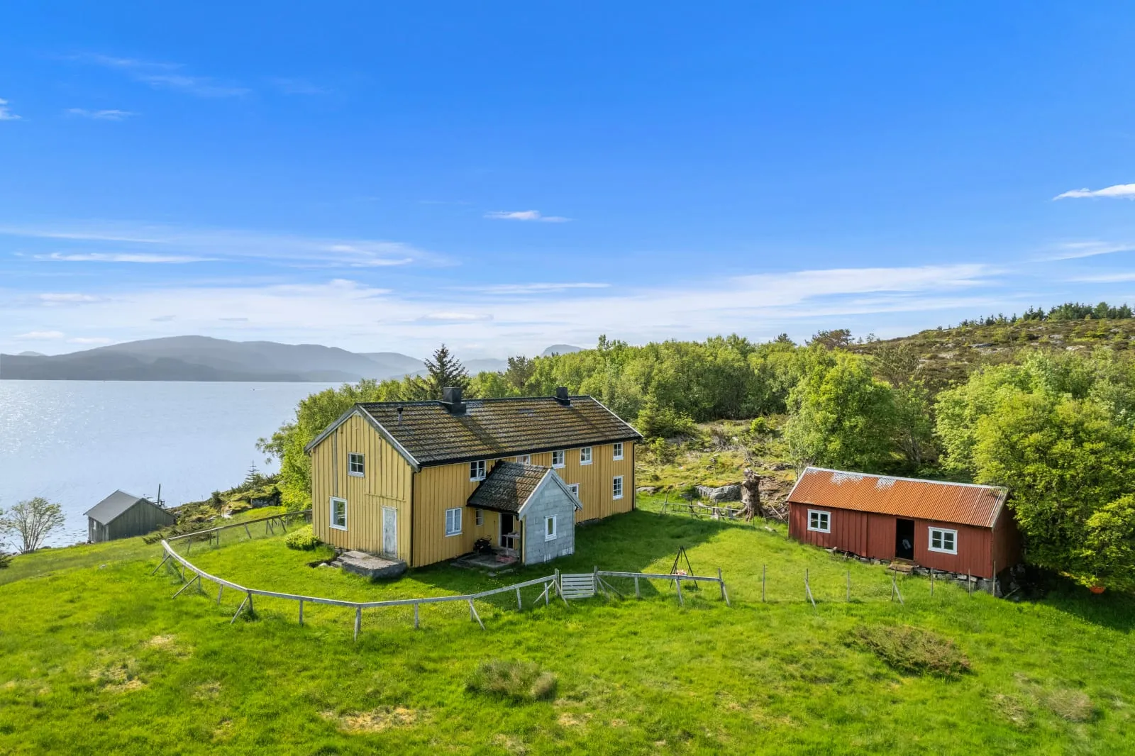 Expansive 7-Bedroom 1800s Country House on 142 Acres in Scenic Foldfjorden - Image 4
