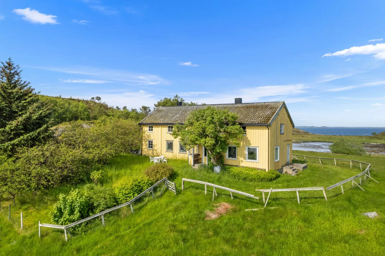 Expansive 7-Bedroom 1800s Country House on 142 Acres in Scenic Foldfjorden - Image 5