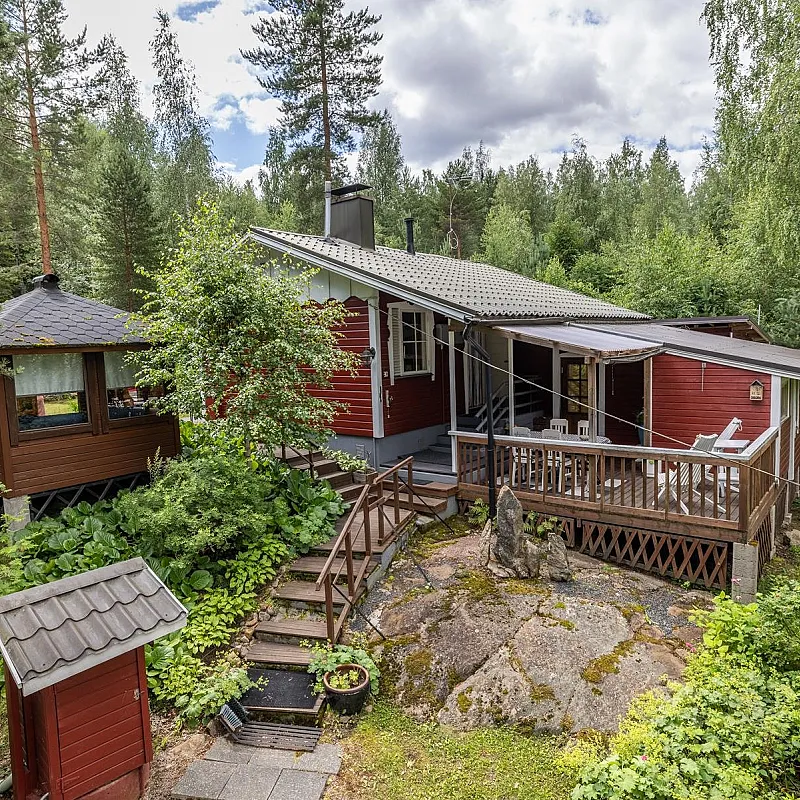 1980s Finnish House with Expansive Garden in Alvettula