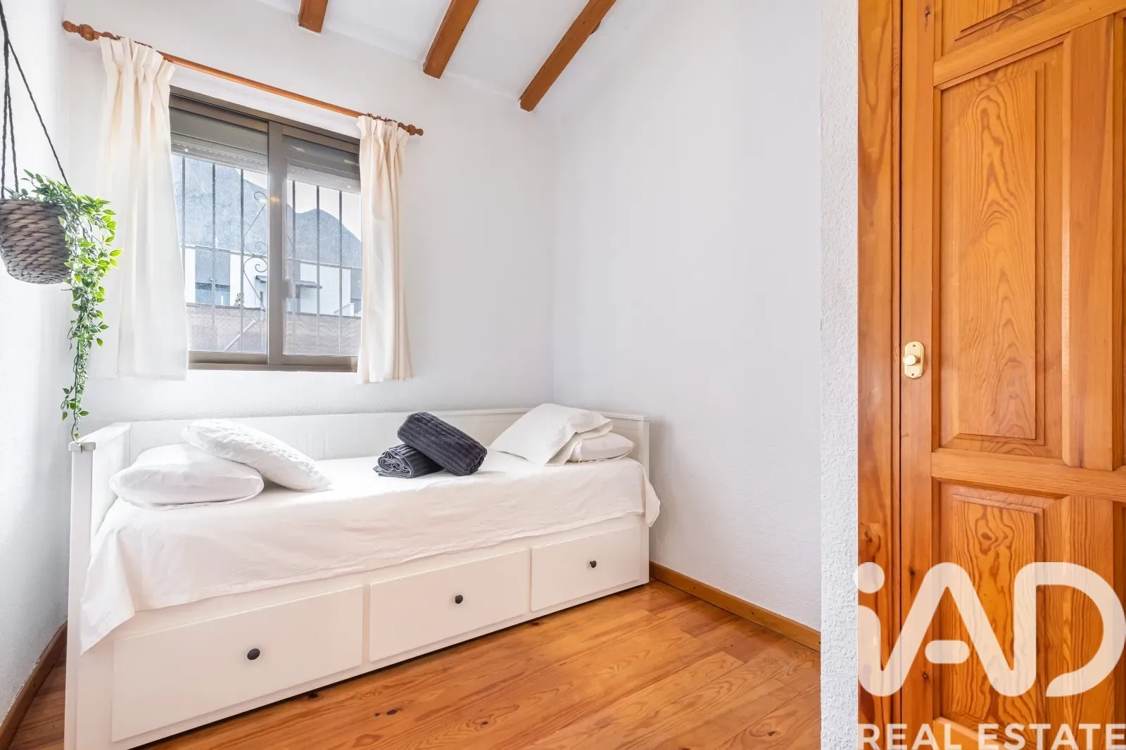 Spacious 6-Bedroom Furnished House with Pool and Gardens in Polop, Spain - View image 8 of 38