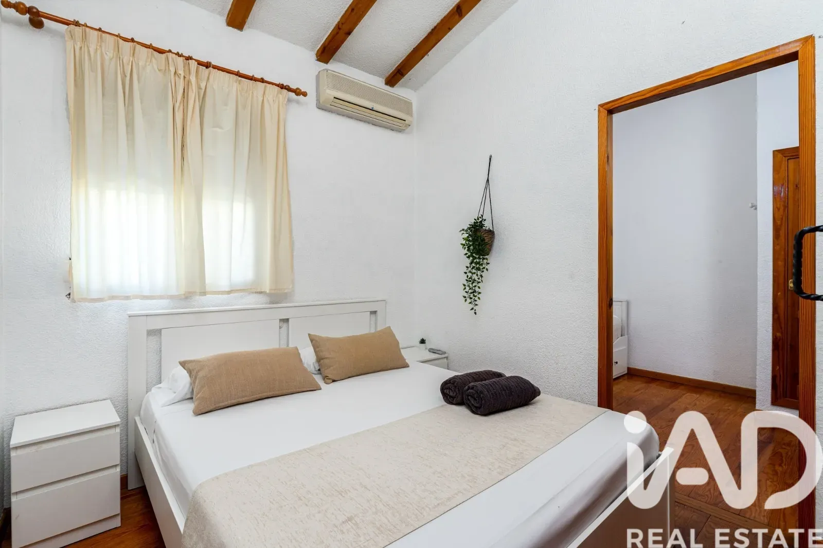 Spacious 6-Bedroom Furnished House with Pool and Gardens in Polop, Spain - View image 10 of 38