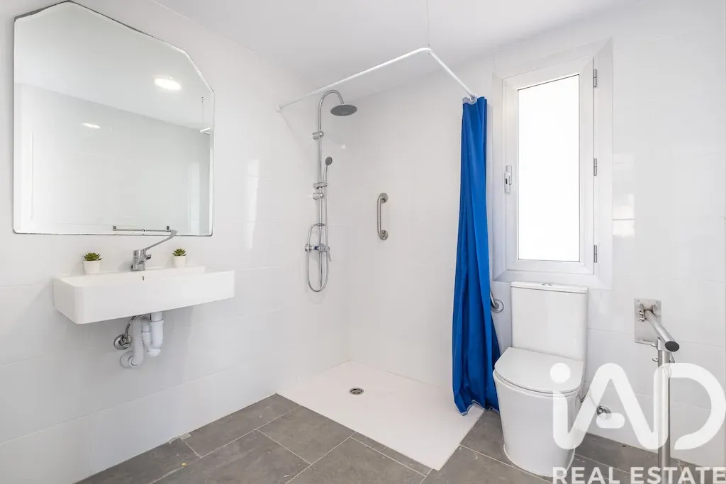 Spacious 6-Bedroom Furnished House with Pool and Gardens in Polop, Spain - View image 11 of 38