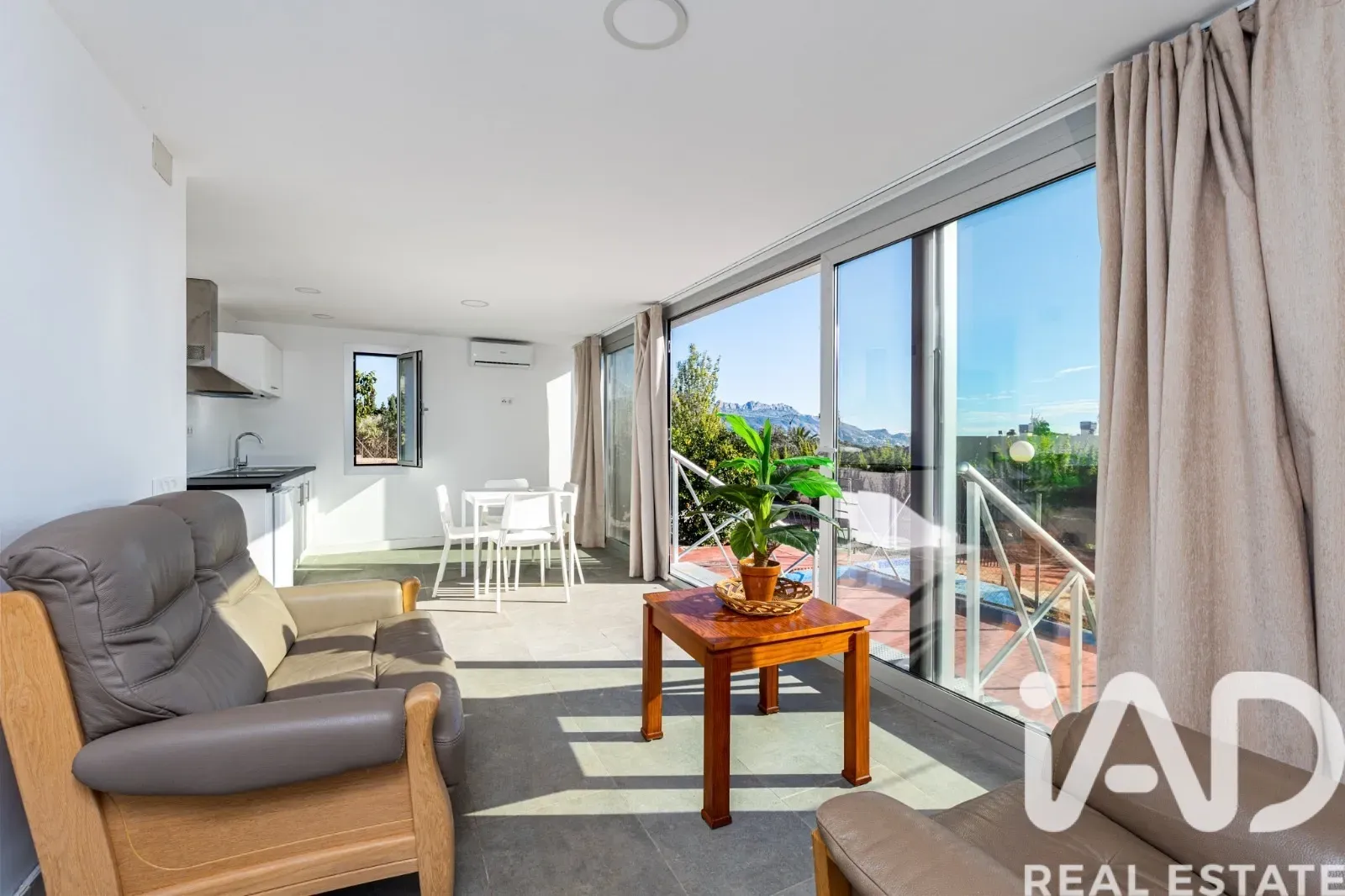 Spacious 6-Bedroom Furnished House with Pool and Gardens in Polop, Spain - View image 13 of 38