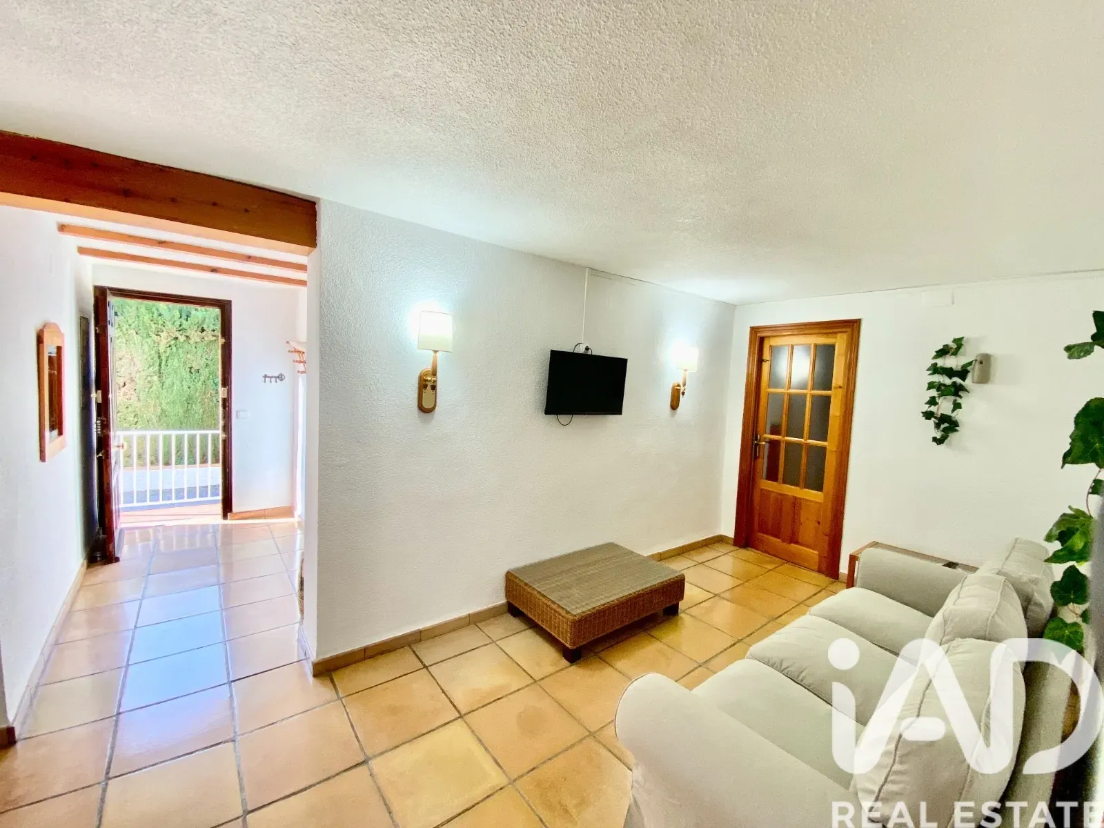 Spacious 6-Bedroom Furnished House with Pool and Gardens in Polop, Spain - View image 15 of 38