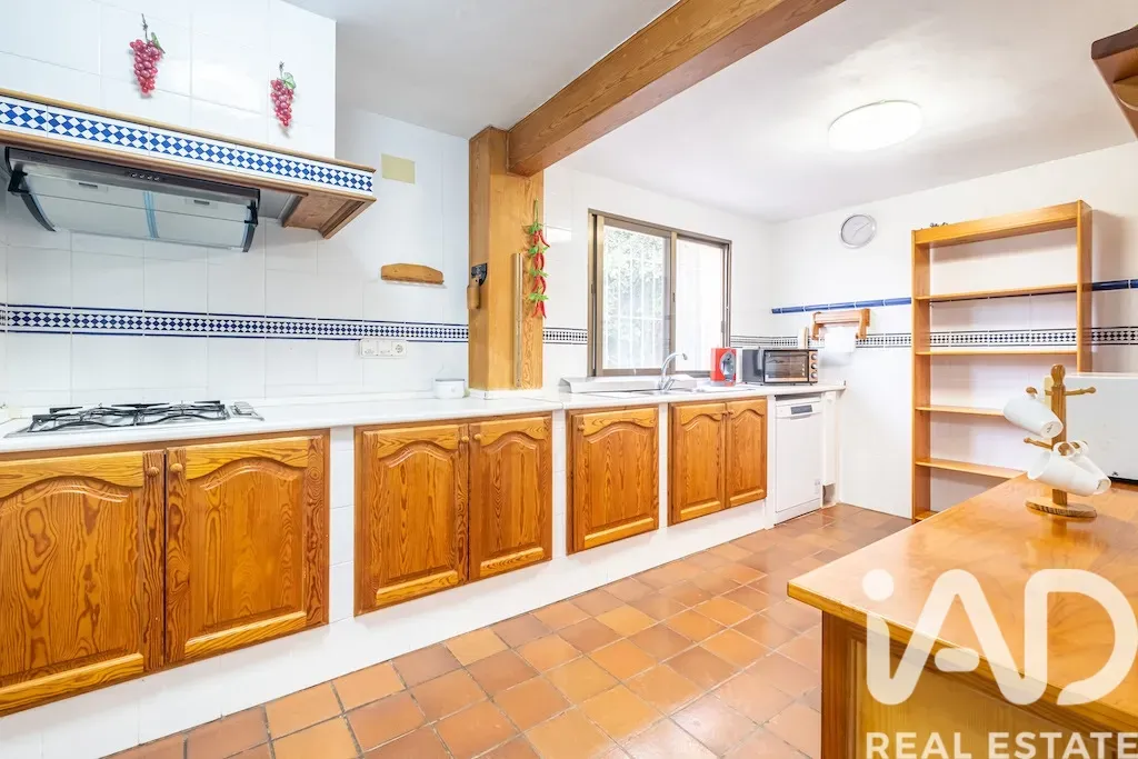 Spacious 6-Bedroom Furnished House with Pool and Gardens in Polop, Spain - View image 20 of 38