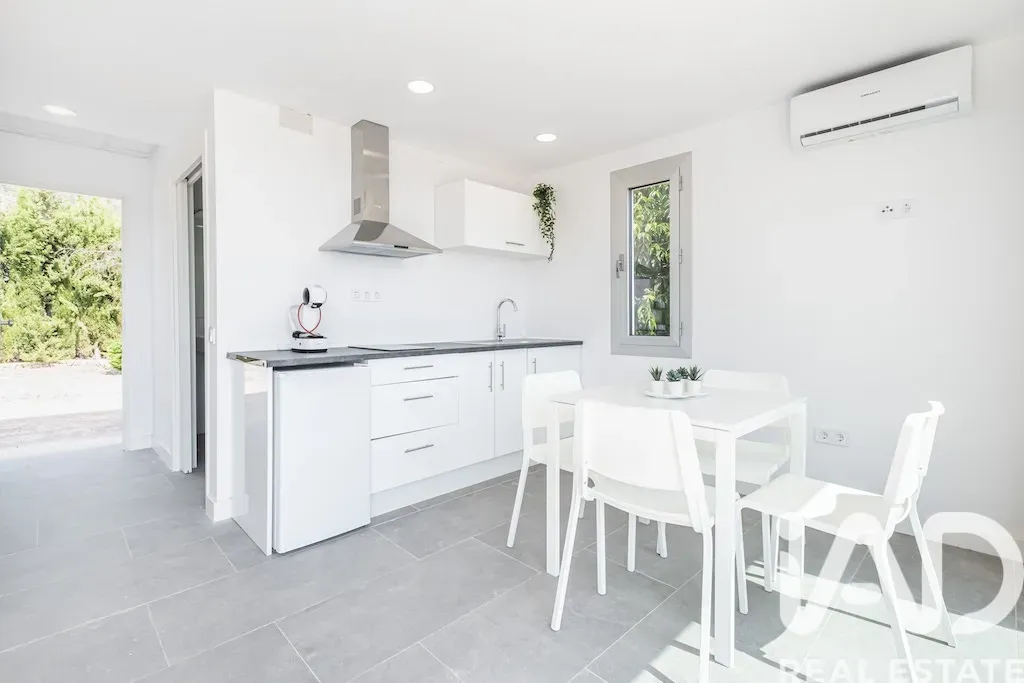 Spacious 6-Bedroom Furnished House with Pool and Gardens in Polop, Spain - View image 22 of 38