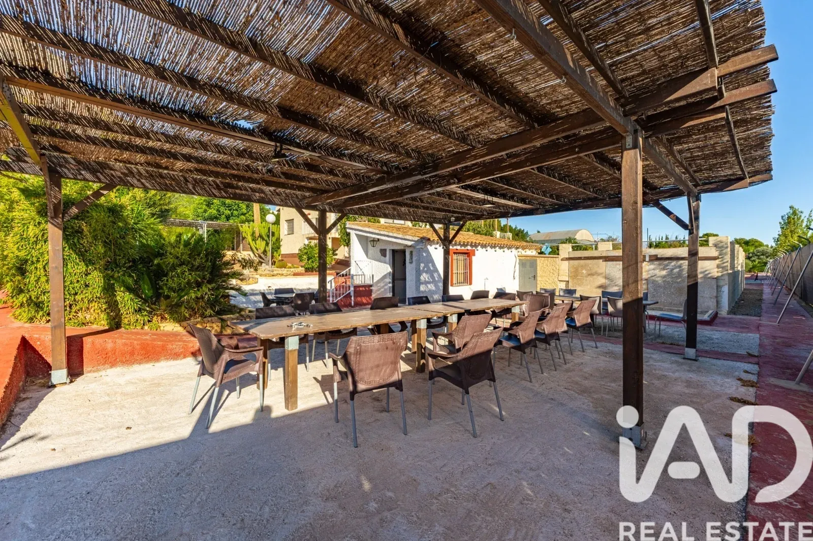 Spacious 6-Bedroom Furnished House with Pool and Gardens in Polop, Spain - View image 25 of 38