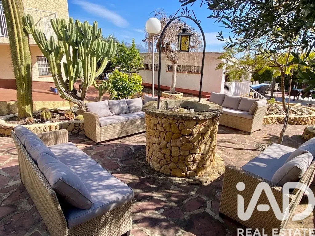 Spacious 6-Bedroom Furnished House with Pool and Gardens in Polop, Spain - View image 28 of 38