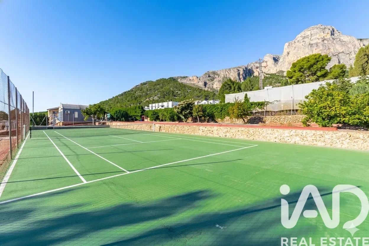 Spacious 6-Bedroom Furnished House with Pool and Gardens in Polop, Spain - View image 38 of 38