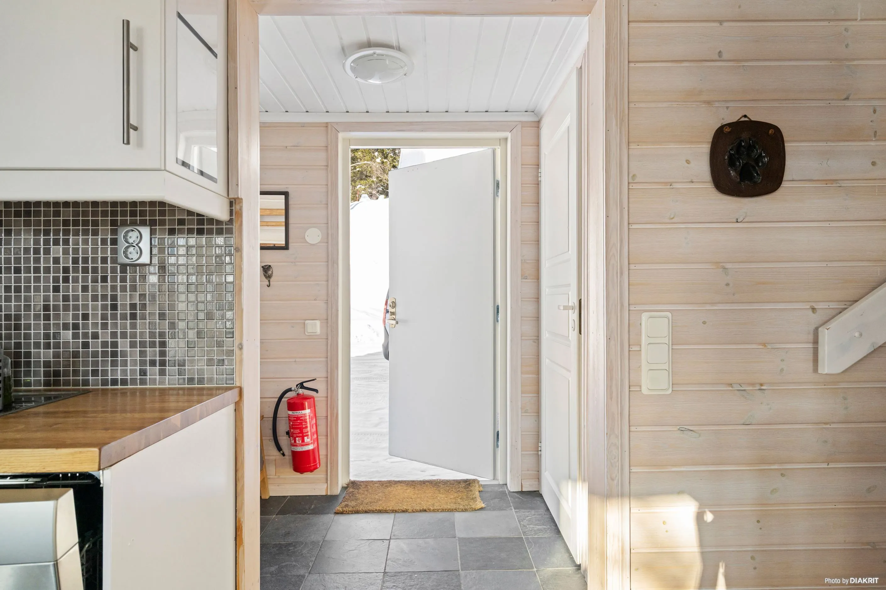 Spacious 10-Bedroom Ski Retreat in Kittelfjäll with Direct Slope Access - Image 2