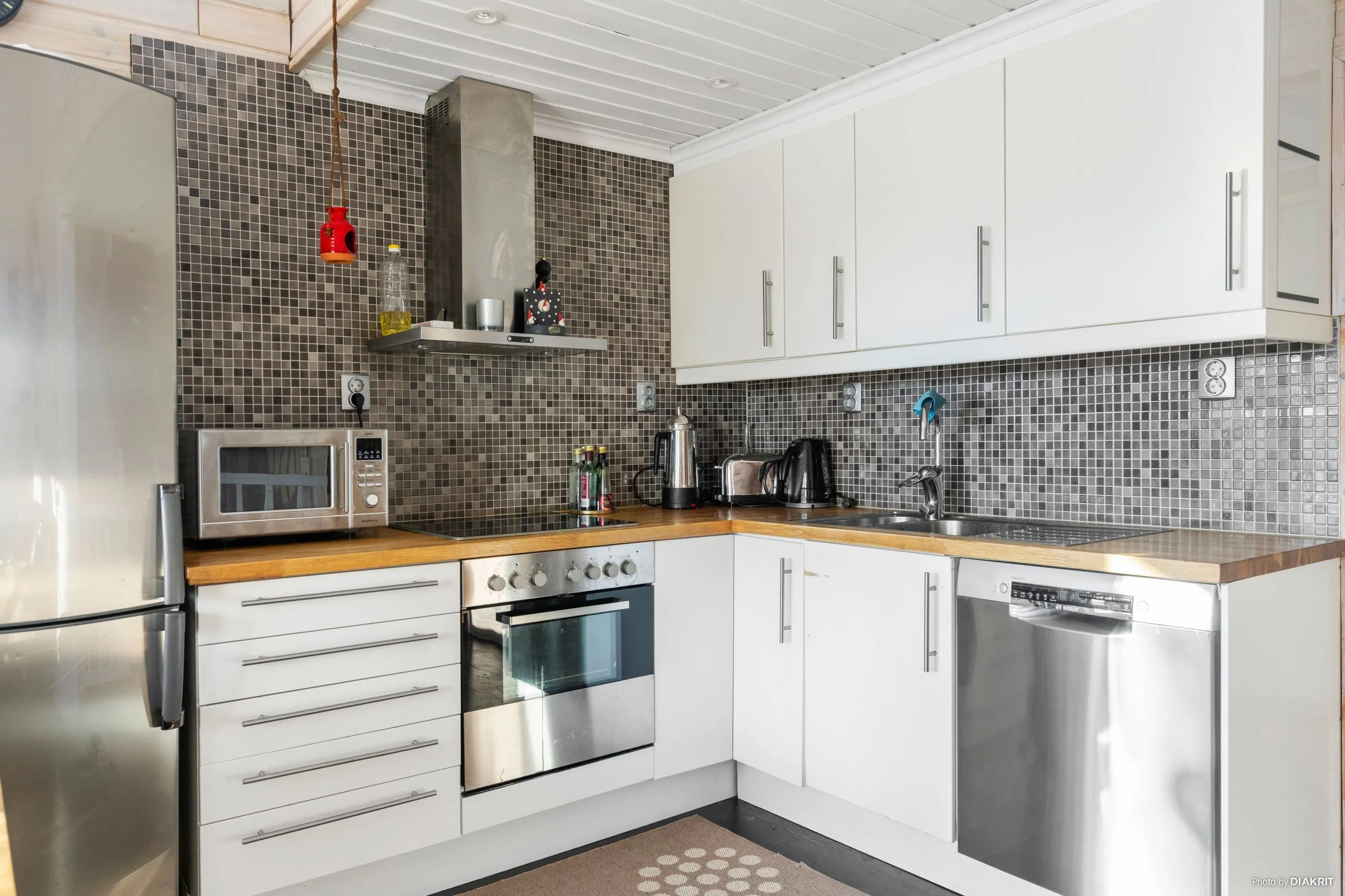 Spacious 10-Bedroom Ski Retreat in Kittelfjäll with Direct Slope Access - View image 6 of 57