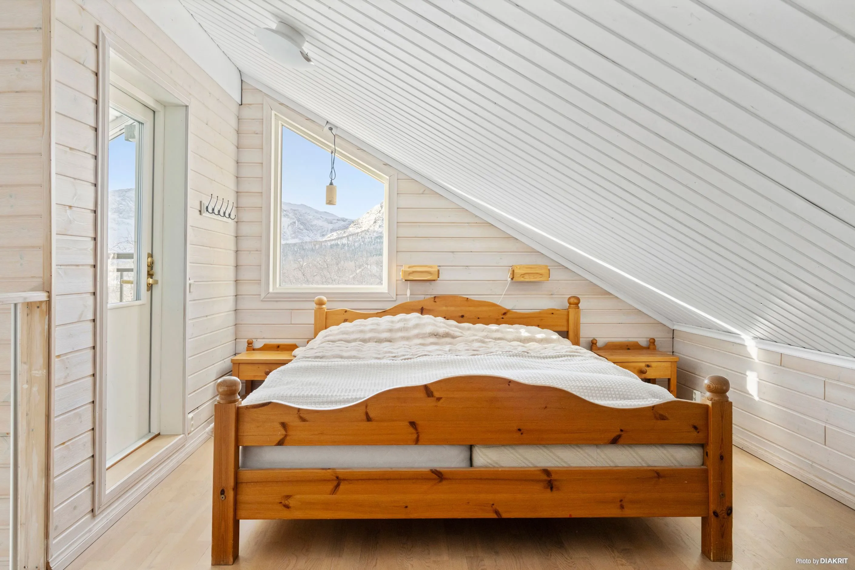 Spacious 10-Bedroom Ski Retreat in Kittelfjäll with Direct Slope Access - View image 14 of 57