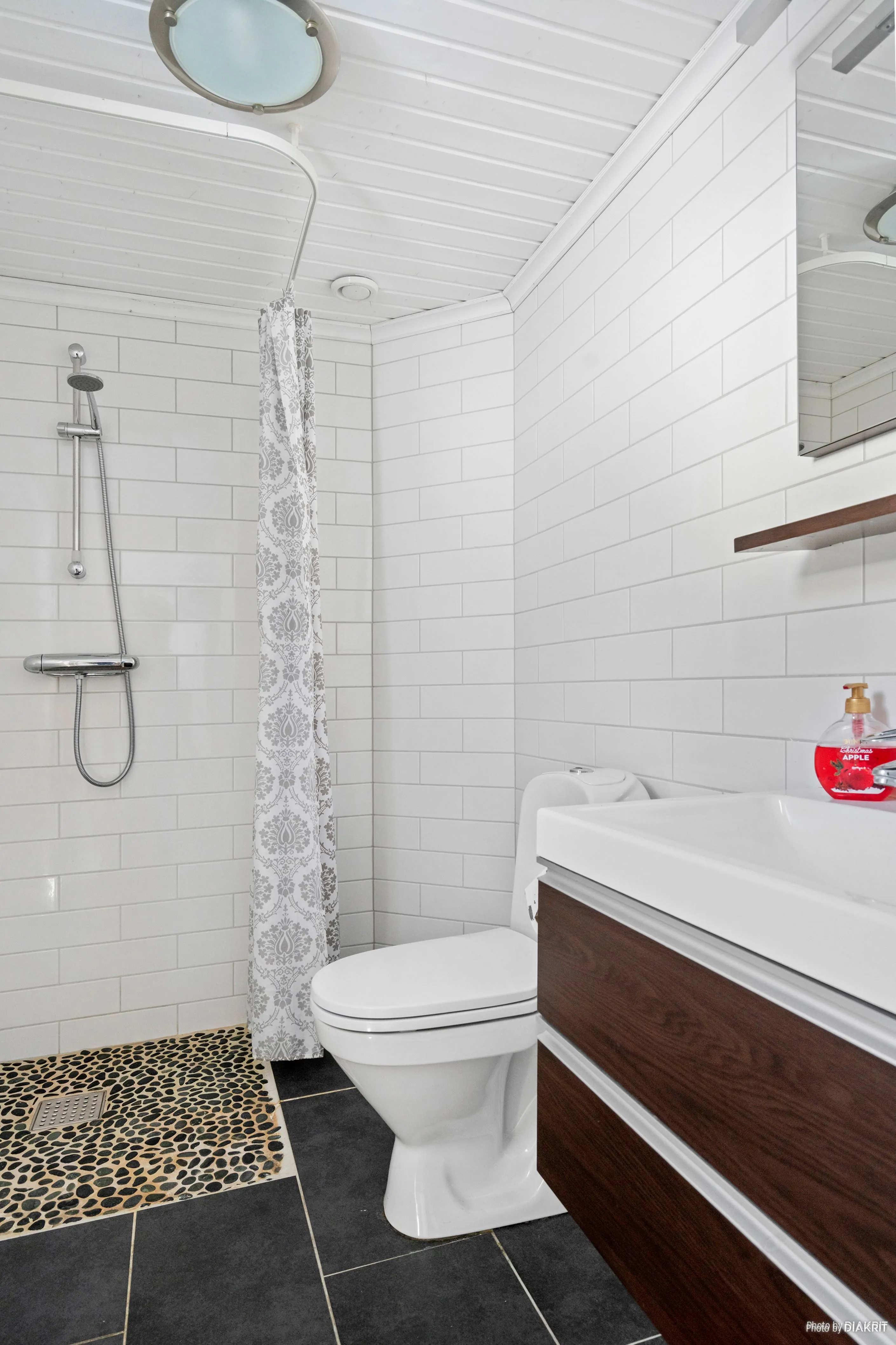 Spacious 10-Bedroom Ski Retreat in Kittelfjäll with Direct Slope Access - View image 25 of 57