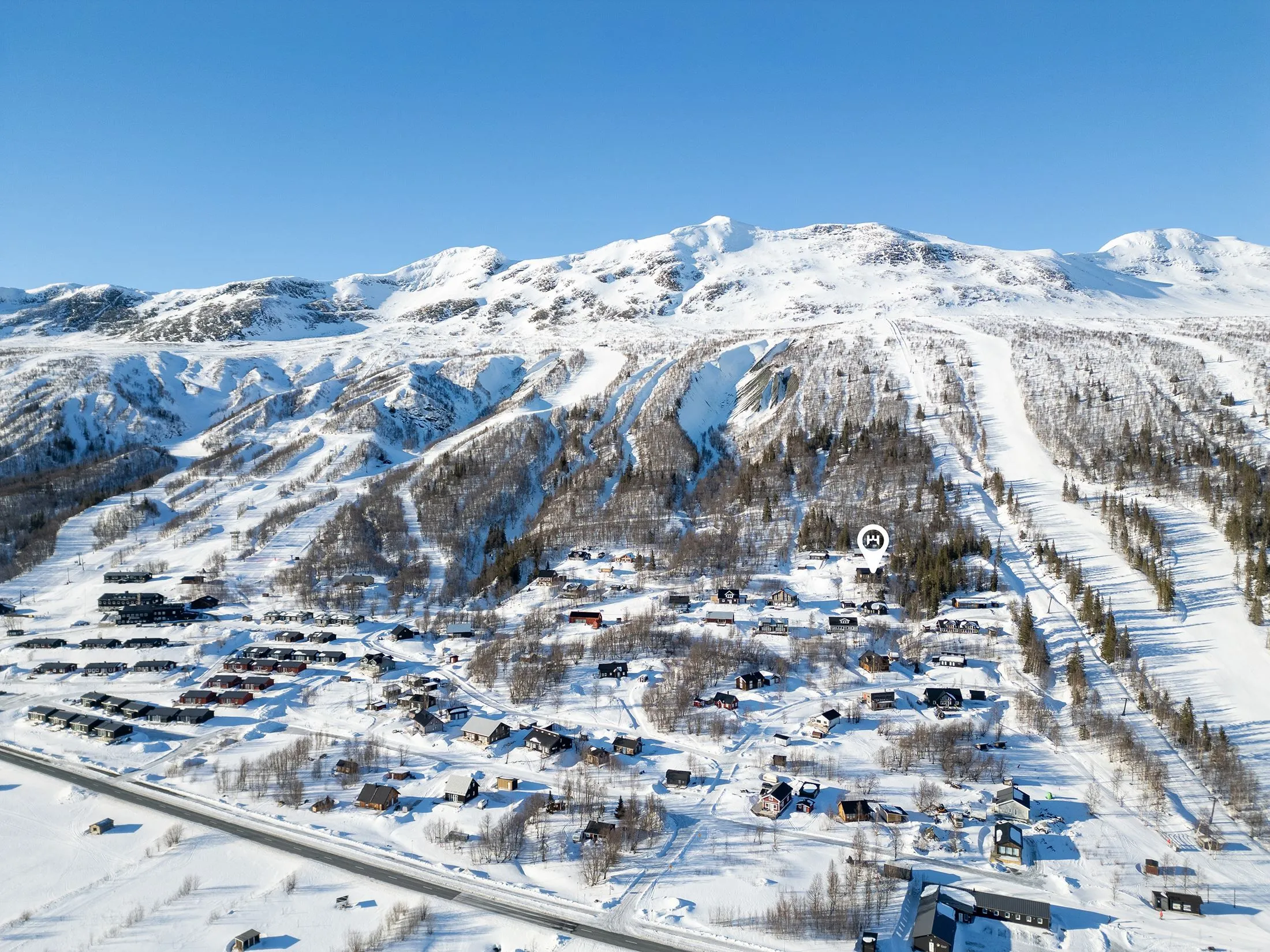 Spacious 10-Bedroom Ski Retreat in Kittelfjäll with Direct Slope Access - View image 56 of 57