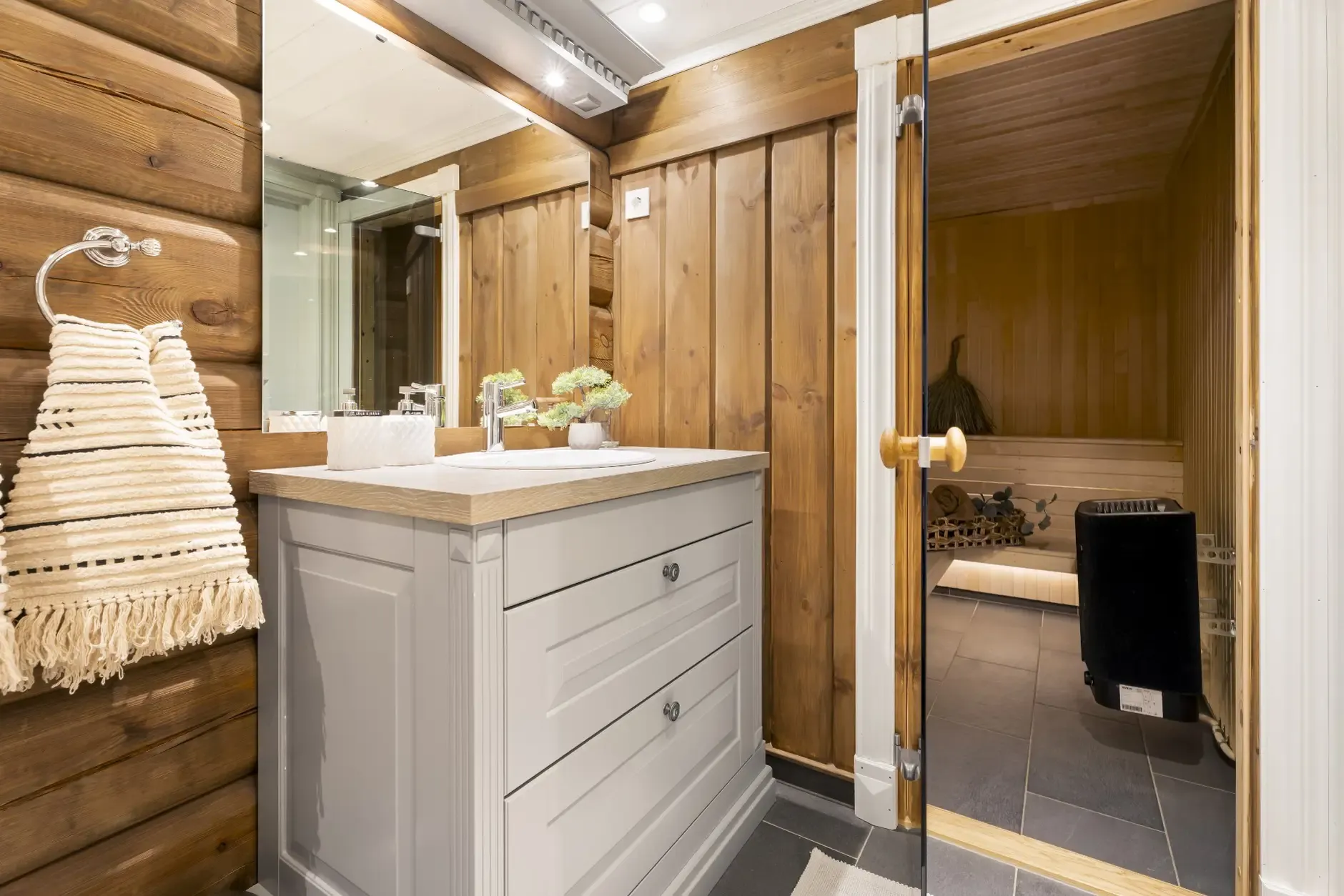 Modern 4-Bedroom Country House with Pool in Scenic Tretten, Norway - View image 26 of 49