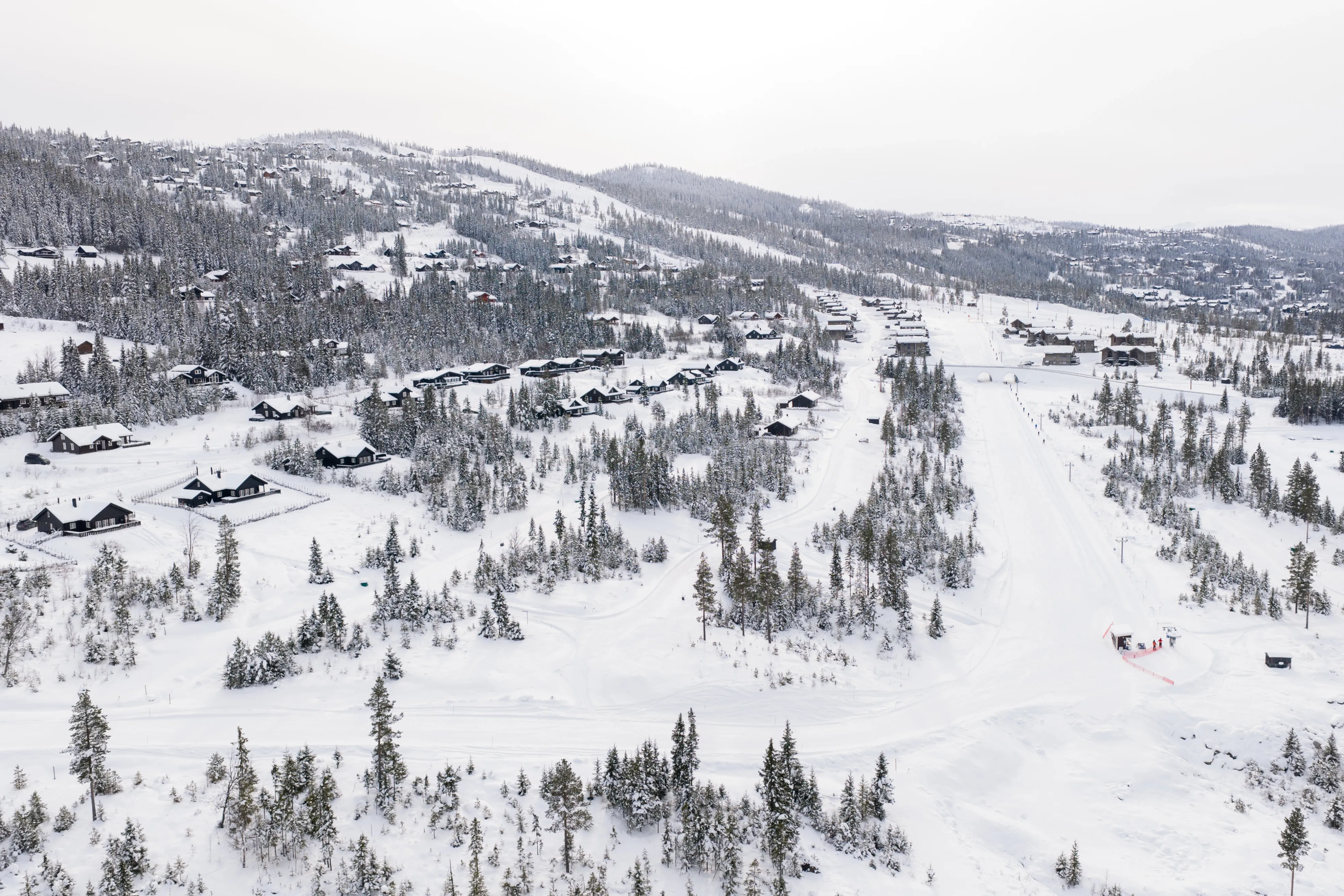 Contemporary 5-Bedroom Cabin with Terrace and Jacuzzi in Nesfjellet, Norway - Image 5