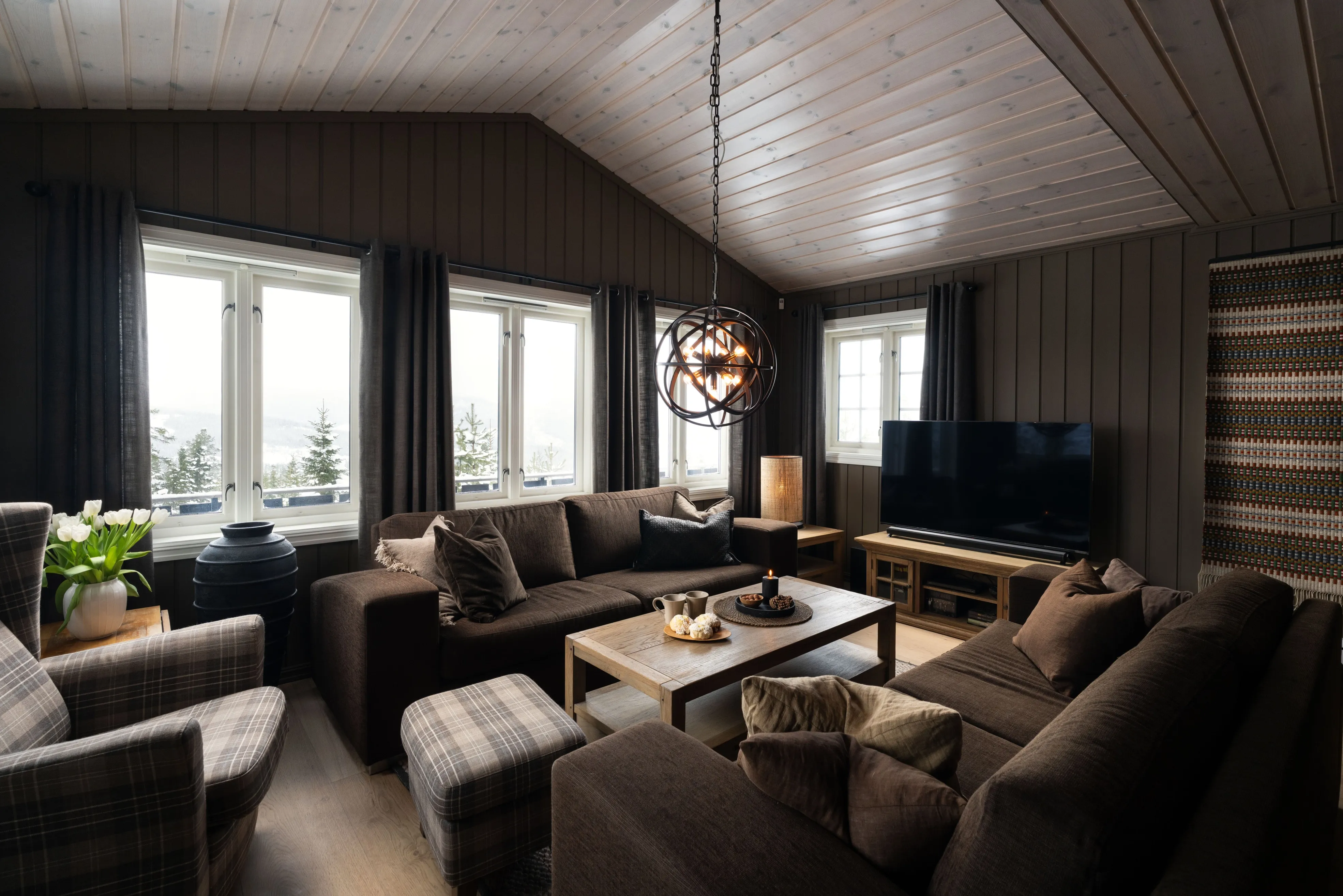 Contemporary 5-Bedroom Cabin with Terrace and Jacuzzi in Nesfjellet, Norway - View image 13 of 39