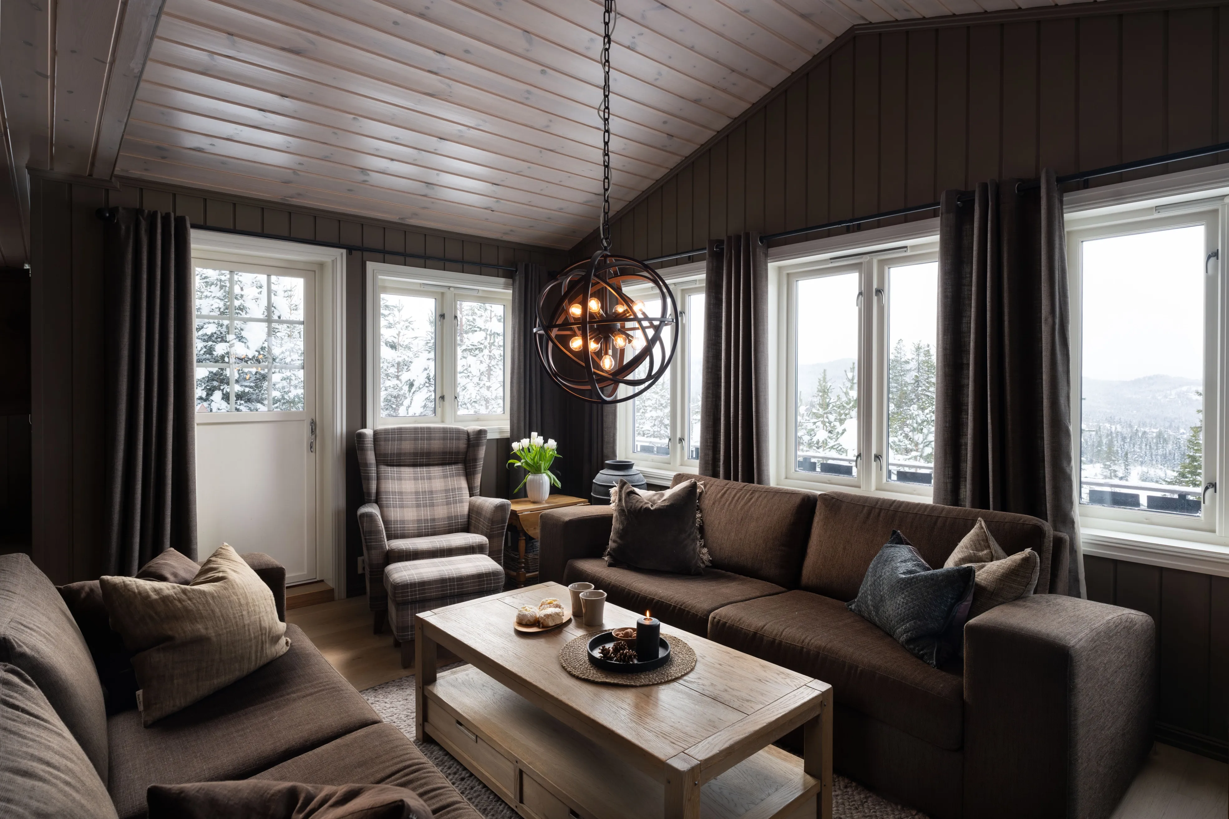 Contemporary 5-Bedroom Cabin with Terrace and Jacuzzi in Nesfjellet, Norway - View image 14 of 39