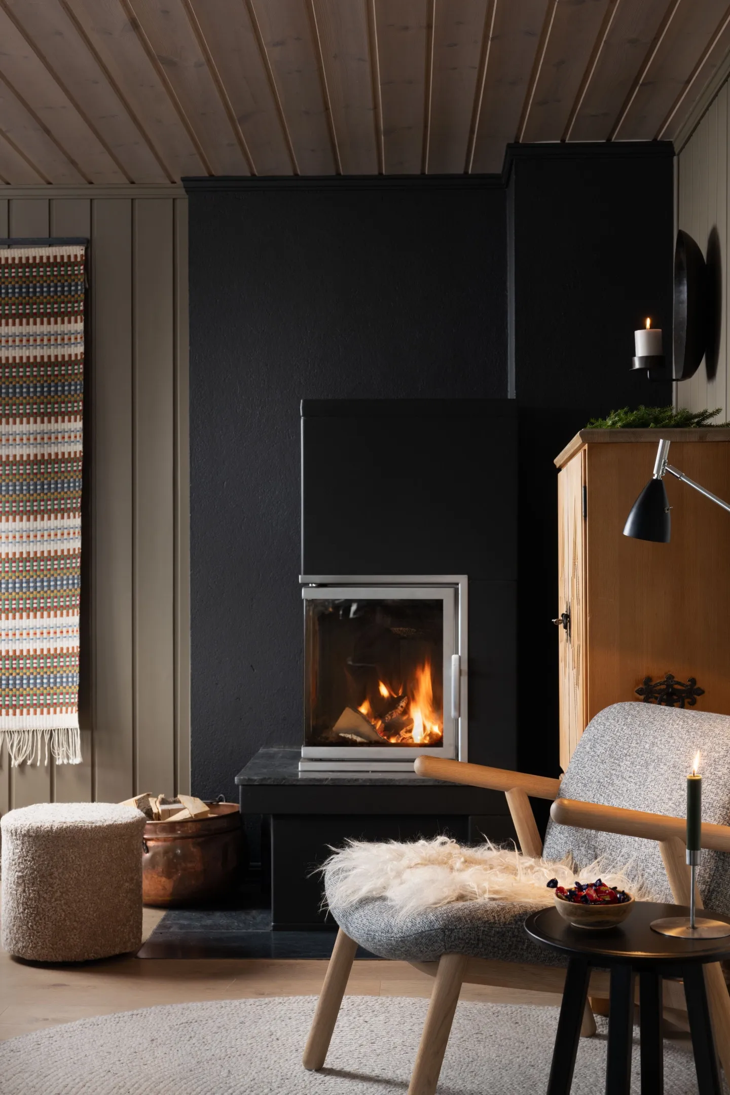 Contemporary 5-Bedroom Cabin with Terrace and Jacuzzi in Nesfjellet, Norway - View image 15 of 39