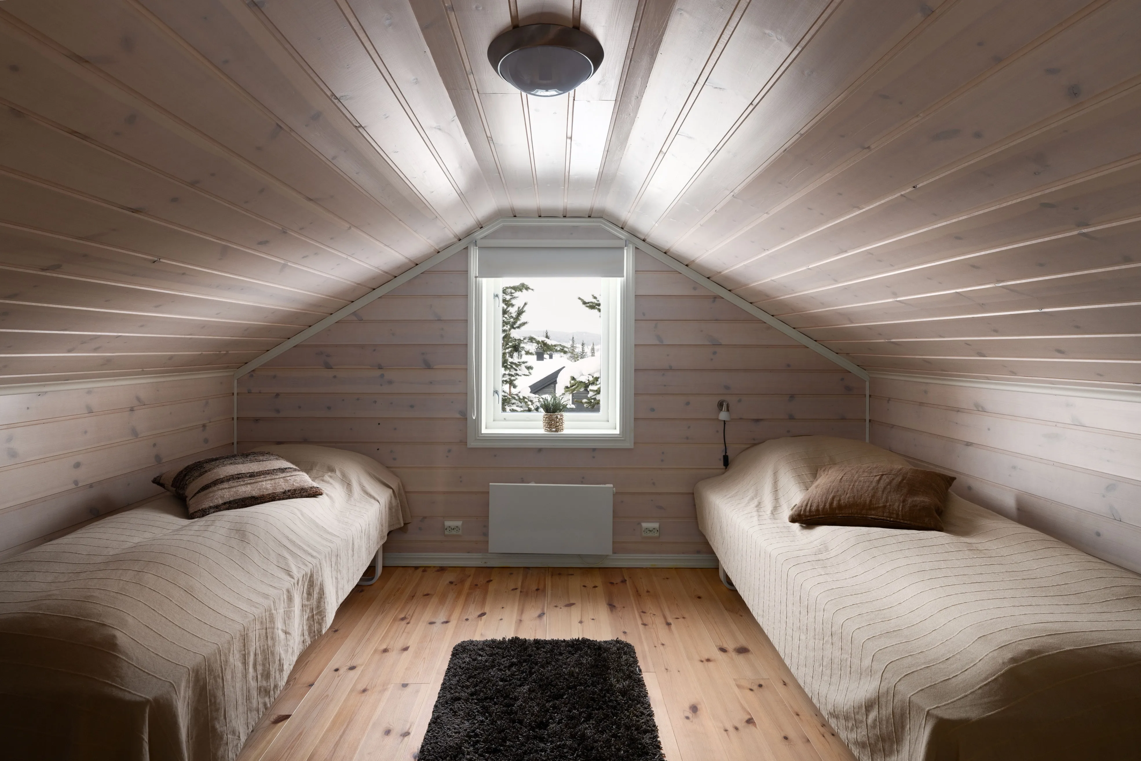 Contemporary 5-Bedroom Cabin with Terrace and Jacuzzi in Nesfjellet, Norway - View image 32 of 39