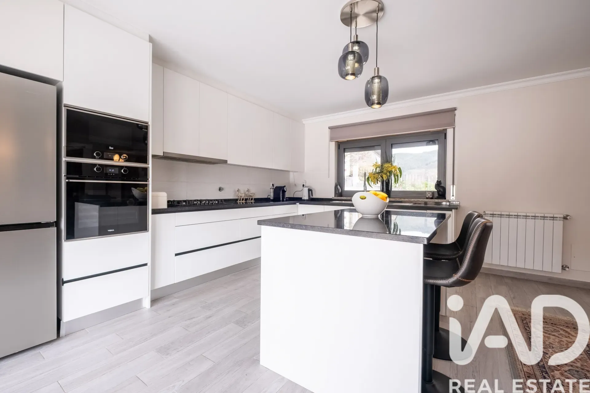 Contemporary 3-Bedroom House with Terrace and Garden in Coja, Portugal - View image 6 of 37