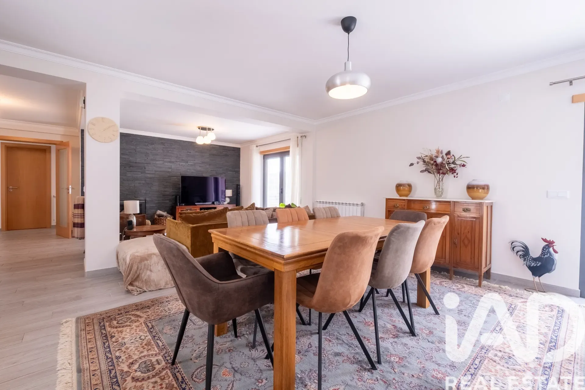 Contemporary 3-Bedroom House with Terrace and Garden in Coja, Portugal - View image 10 of 37