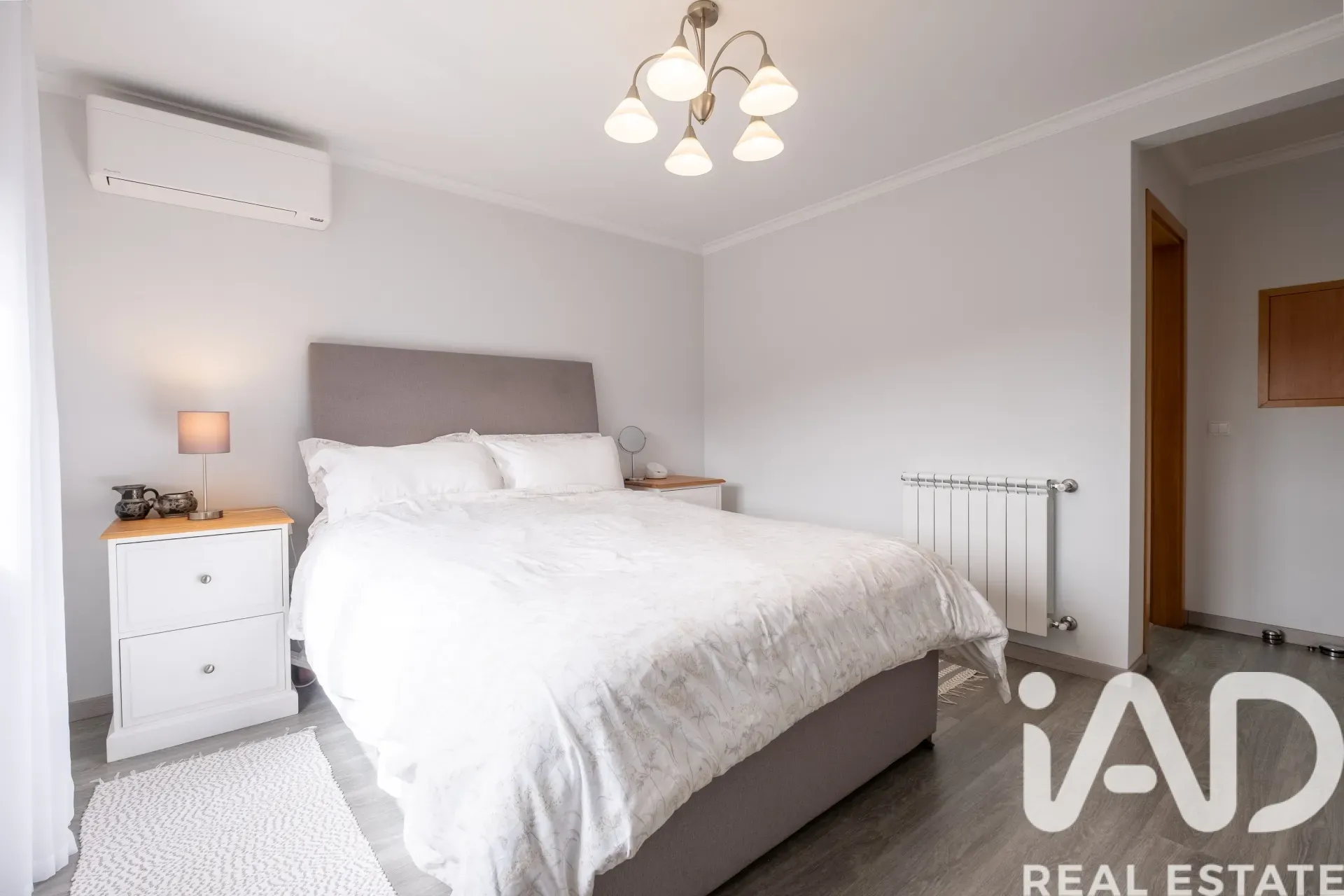 Contemporary 3-Bedroom House with Terrace and Garden in Coja, Portugal - View image 15 of 37