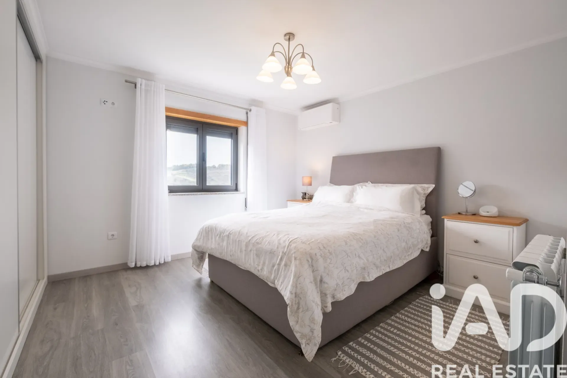 Contemporary 3-Bedroom House with Terrace and Garden in Coja, Portugal - View image 16 of 37