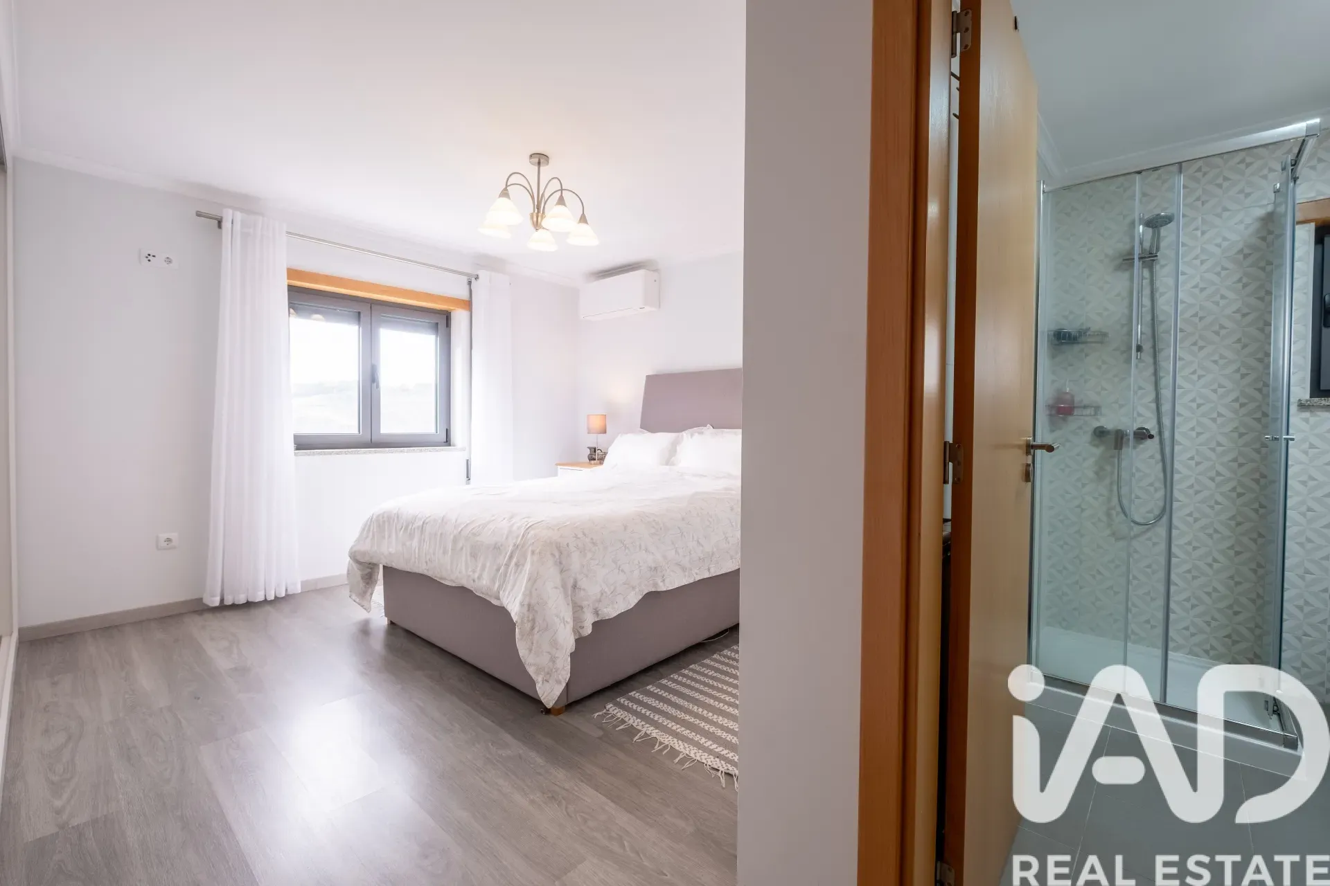 Contemporary 3-Bedroom House with Terrace and Garden in Coja, Portugal - View image 17 of 37