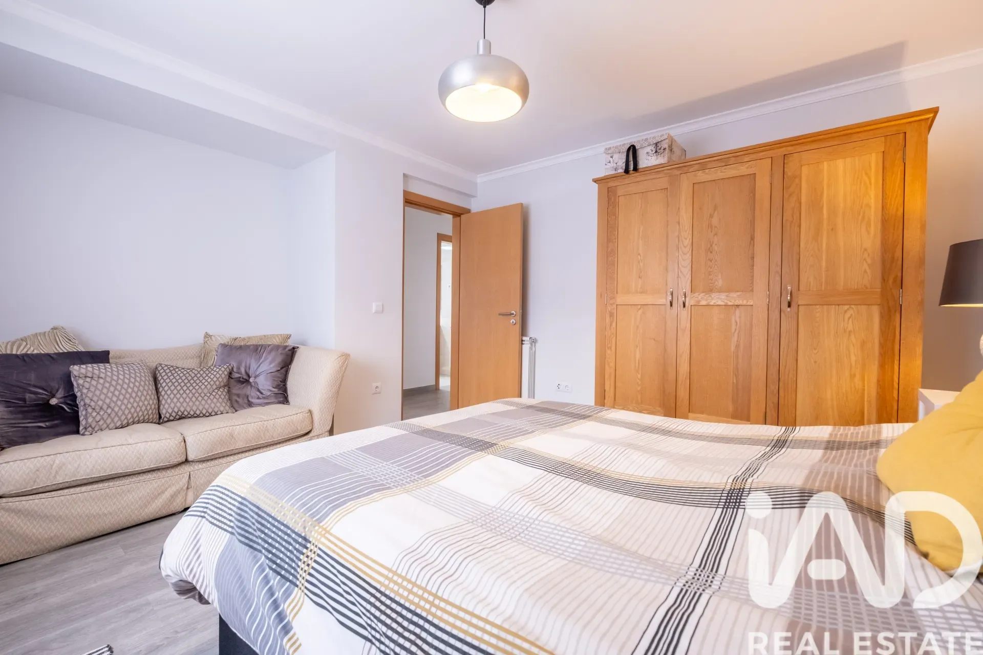 Contemporary 3-Bedroom House with Terrace and Garden in Coja, Portugal - View image 20 of 37