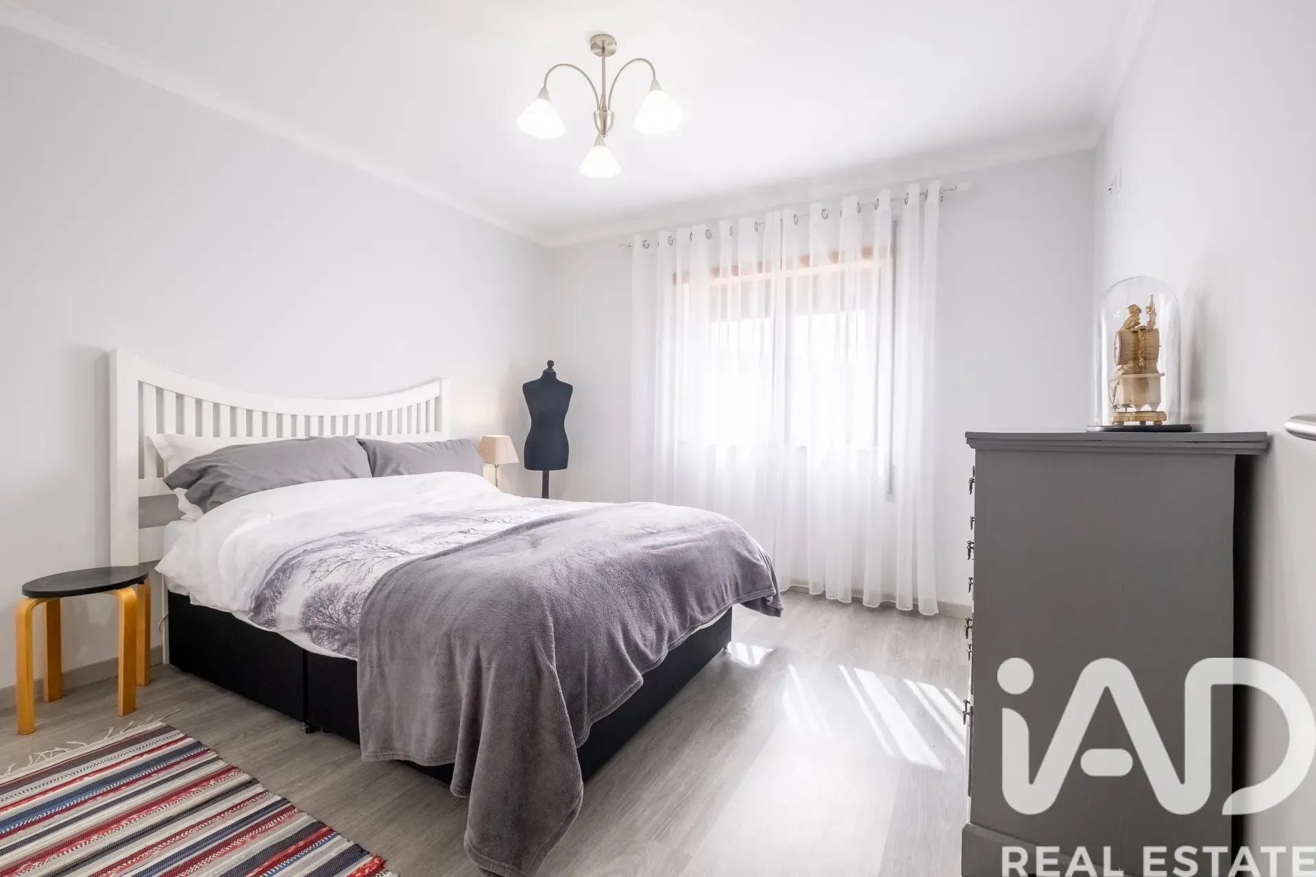 Contemporary 3-Bedroom House with Terrace and Garden in Coja, Portugal - View image 21 of 37