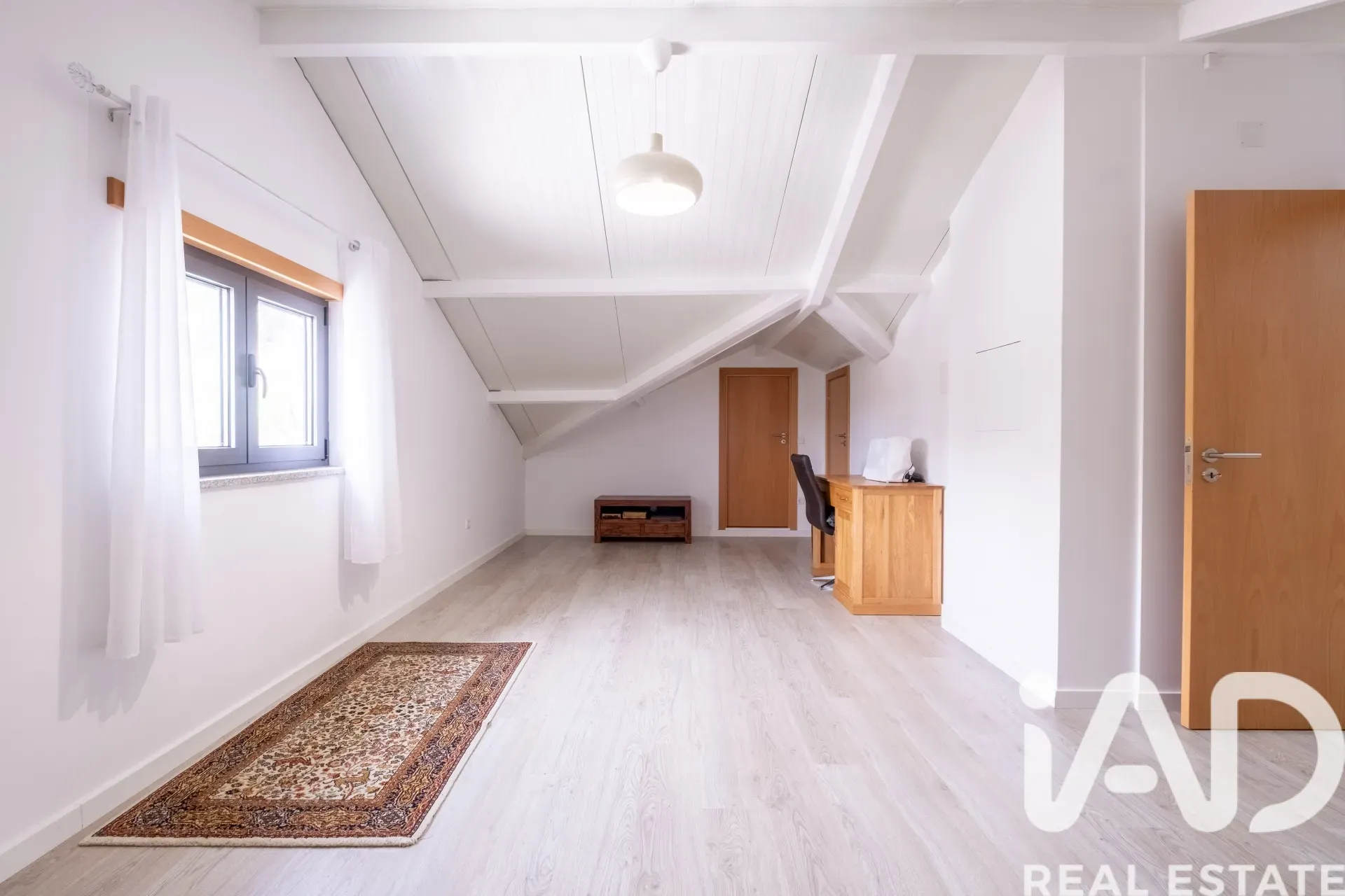 Contemporary 3-Bedroom House with Terrace and Garden in Coja, Portugal - View image 25 of 37