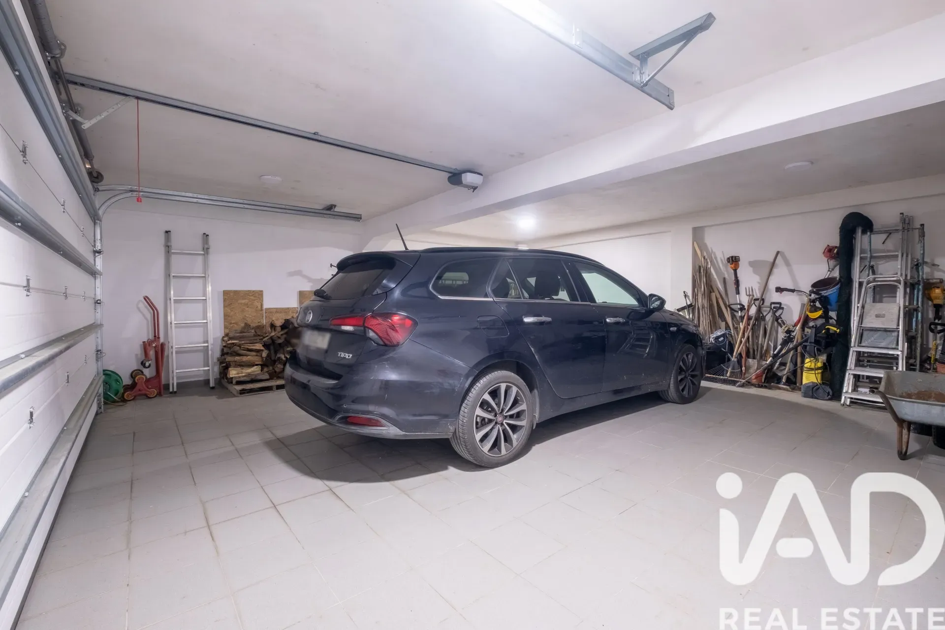 Contemporary 3-Bedroom House with Terrace and Garden in Coja, Portugal - View image 31 of 37