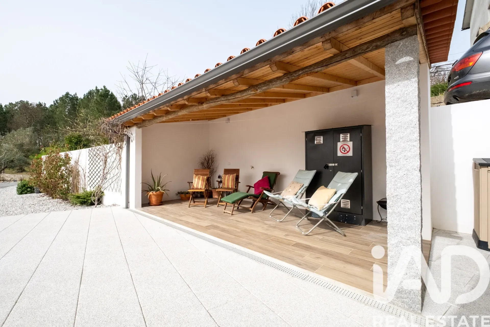 Contemporary 3-Bedroom House with Terrace and Garden in Coja, Portugal - View image 33 of 37