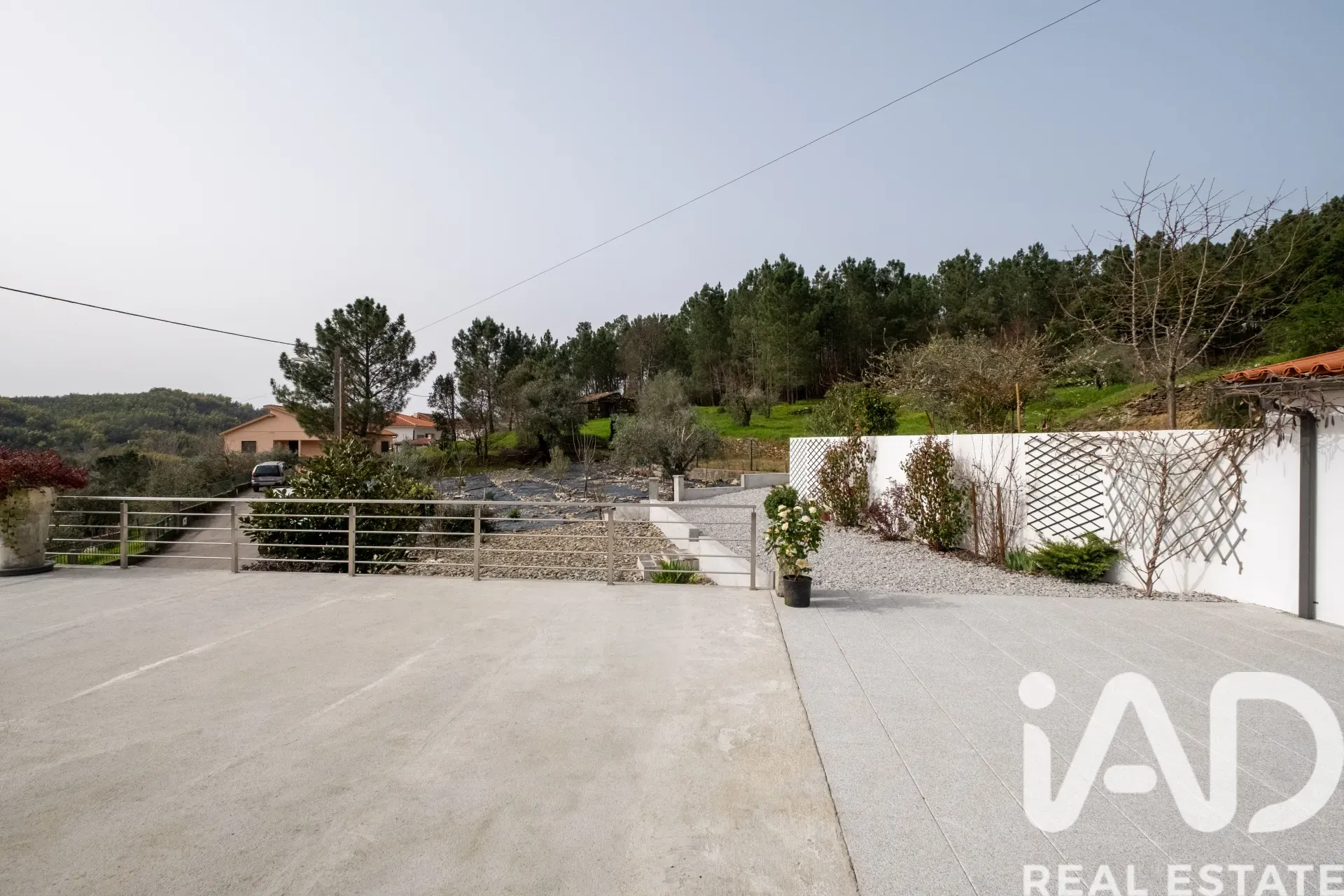 Contemporary 3-Bedroom House with Terrace and Garden in Coja, Portugal - View image 35 of 37