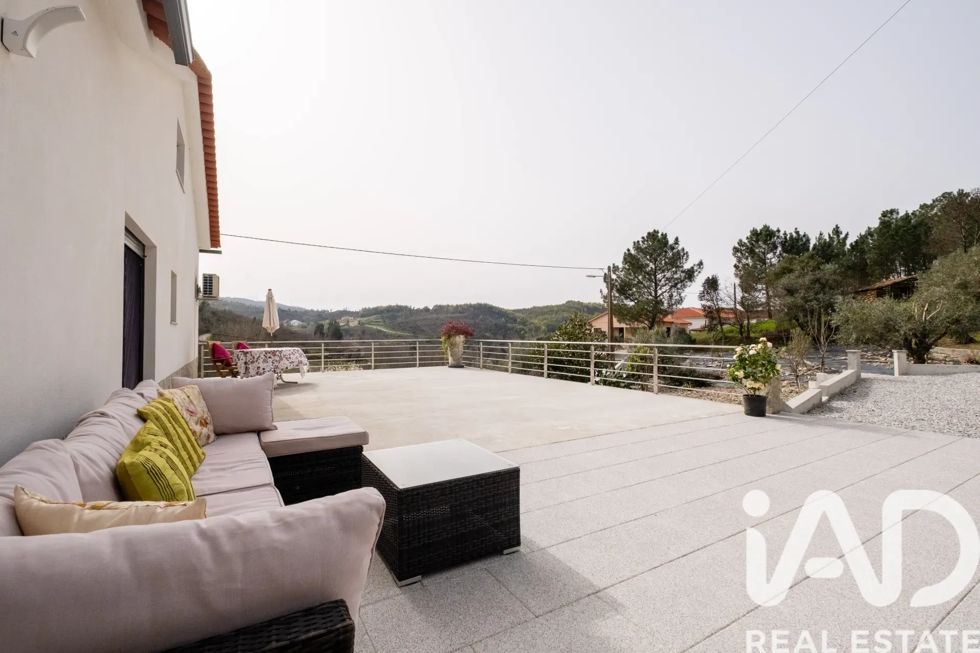 Contemporary 3-Bedroom House with Terrace and Garden in Coja, Portugal - View image 36 of 37