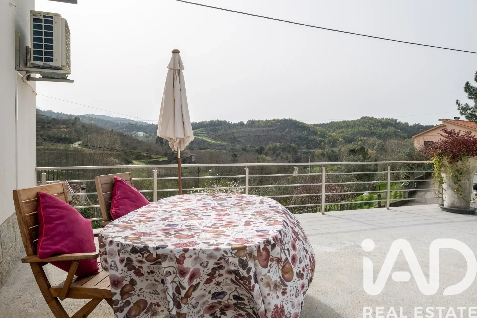 Contemporary 3-Bedroom House with Terrace and Garden in Coja, Portugal - View image 37 of 37