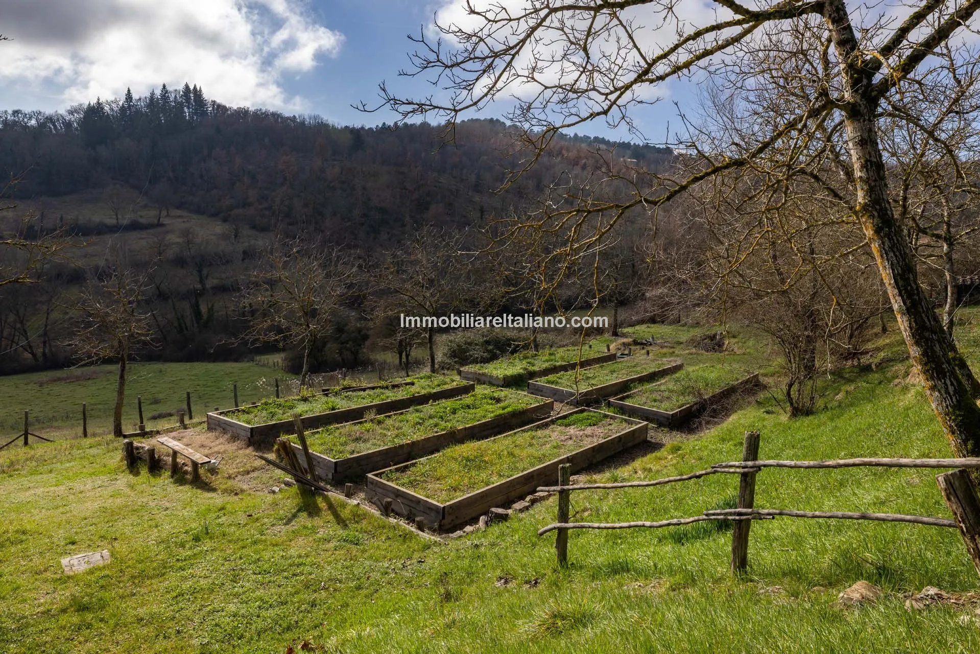 5-Bedroom Farmhouse with Expansive Gardens in Tuscany's Arezzo Province - View image 6 of 66