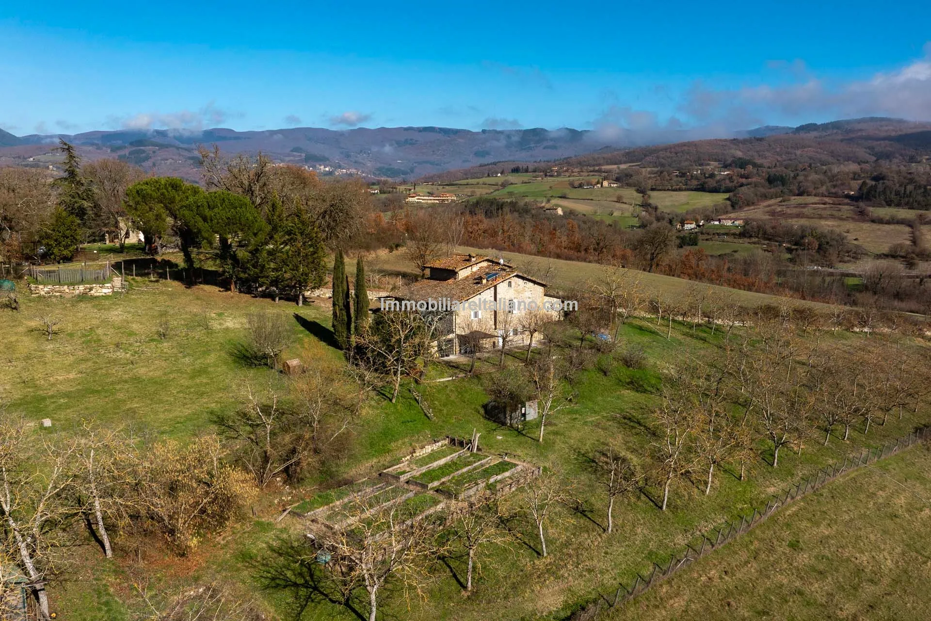 5-Bedroom Farmhouse with Expansive Gardens in Tuscany's Arezzo Province - View image 13 of 66