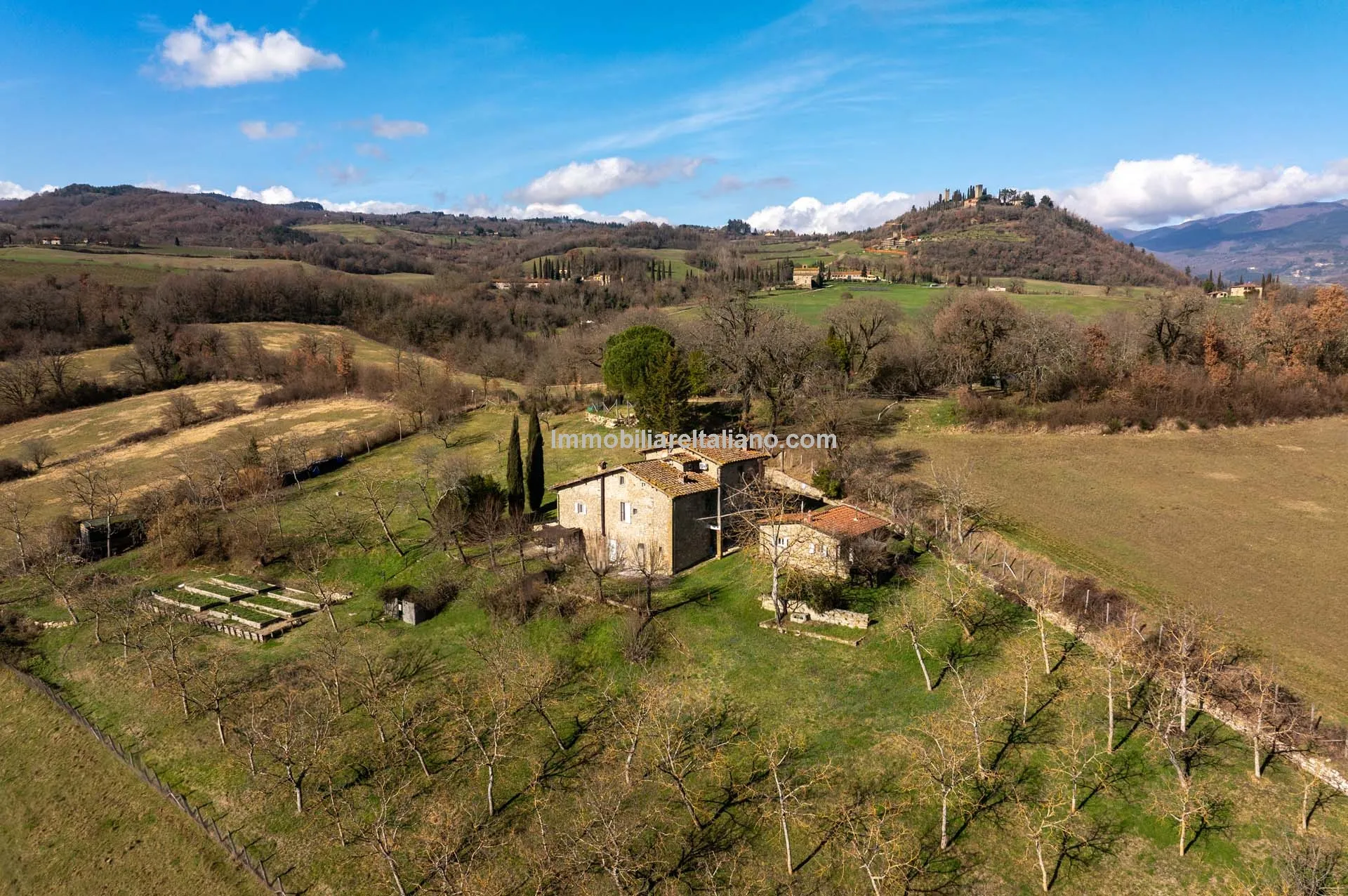 5-Bedroom Farmhouse with Expansive Gardens in Tuscany's Arezzo Province - View image 14 of 66