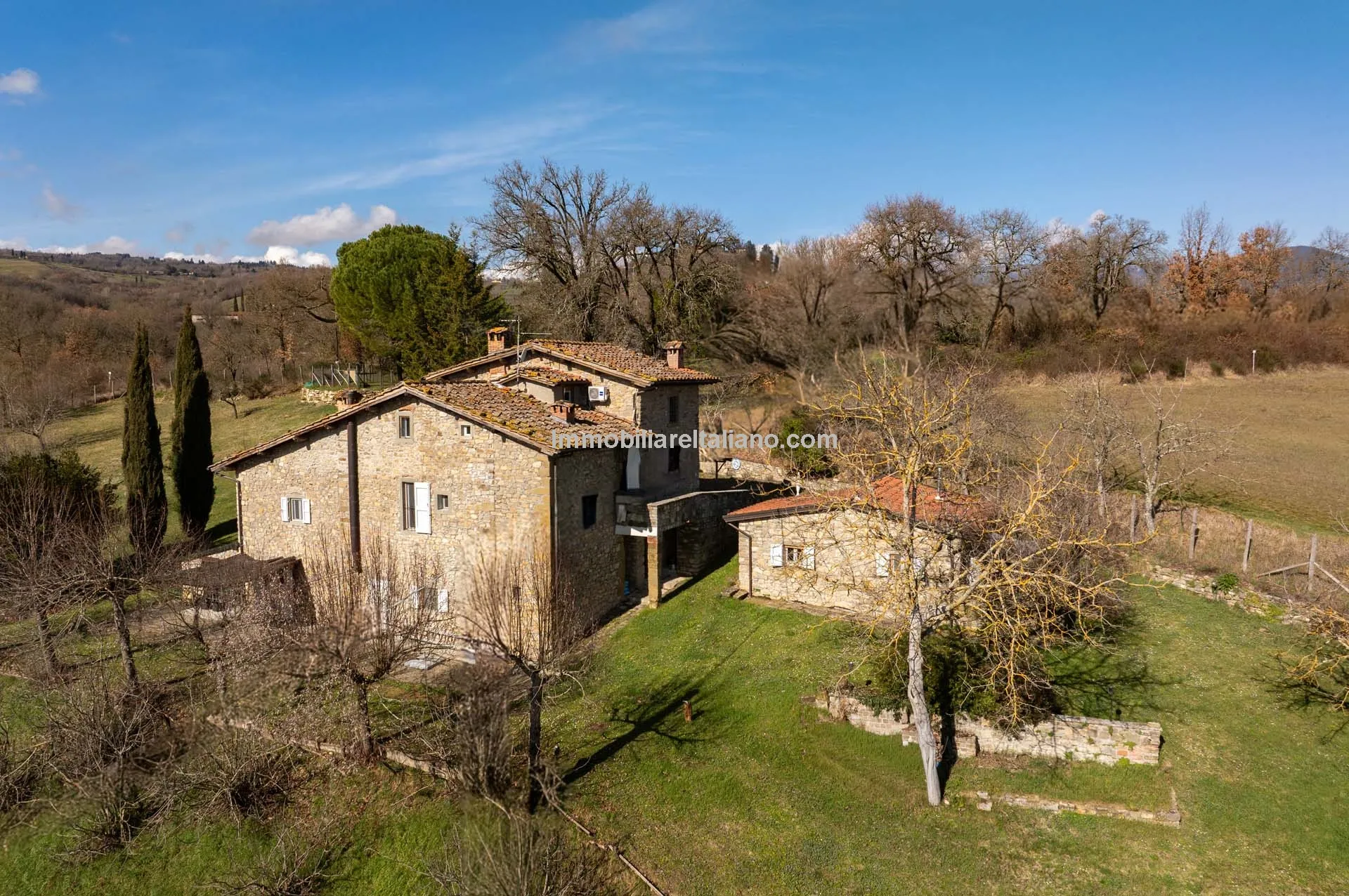 5-Bedroom Farmhouse with Expansive Gardens in Tuscany's Arezzo Province - View image 15 of 66