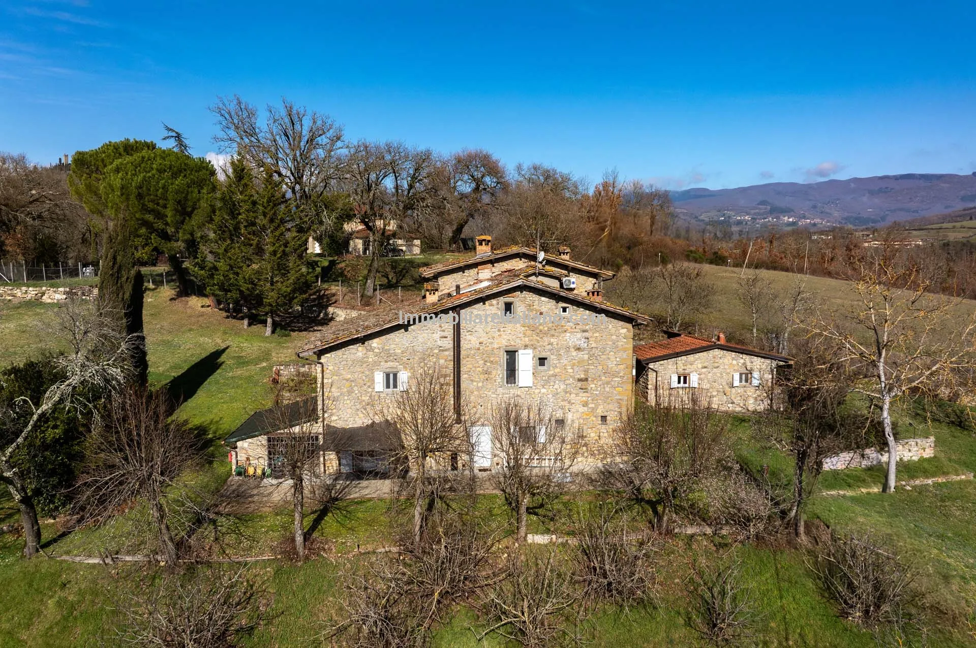 5-Bedroom Farmhouse with Expansive Gardens in Tuscany's Arezzo Province - View image 16 of 66