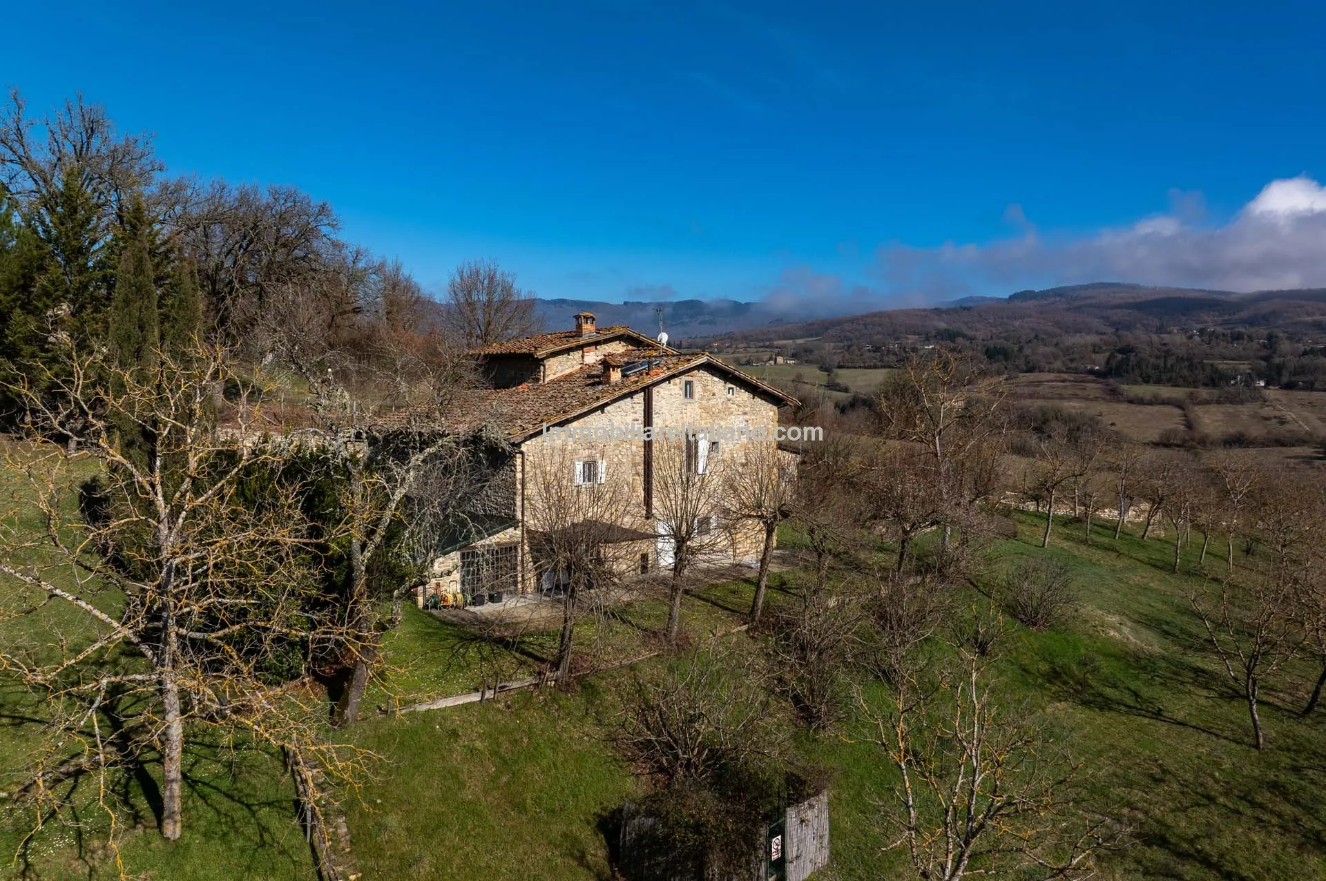 5-Bedroom Farmhouse with Expansive Gardens in Tuscany's Arezzo Province - View image 17 of 66