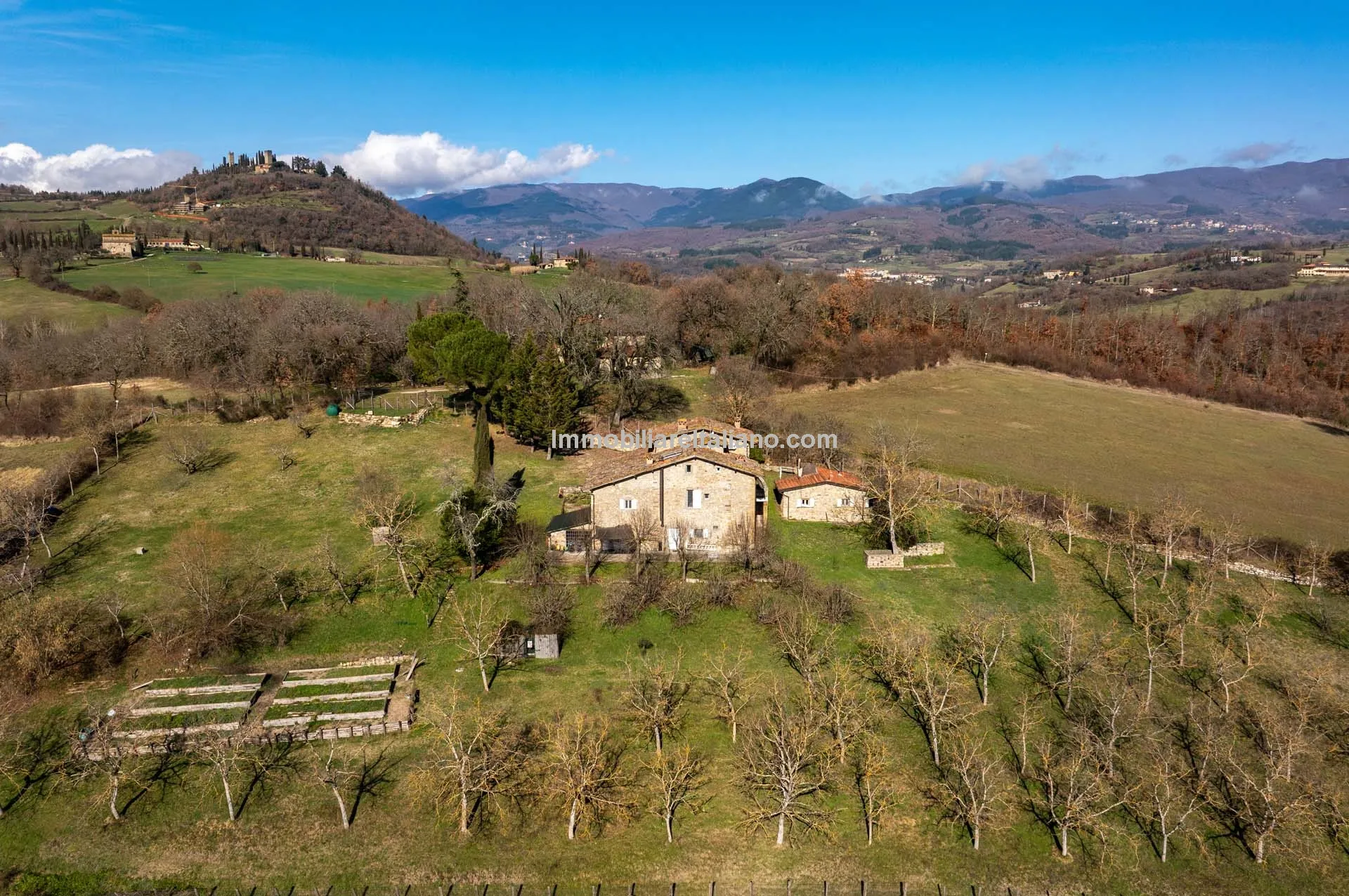 5-Bedroom Farmhouse with Expansive Gardens in Tuscany's Arezzo Province - View image 18 of 66