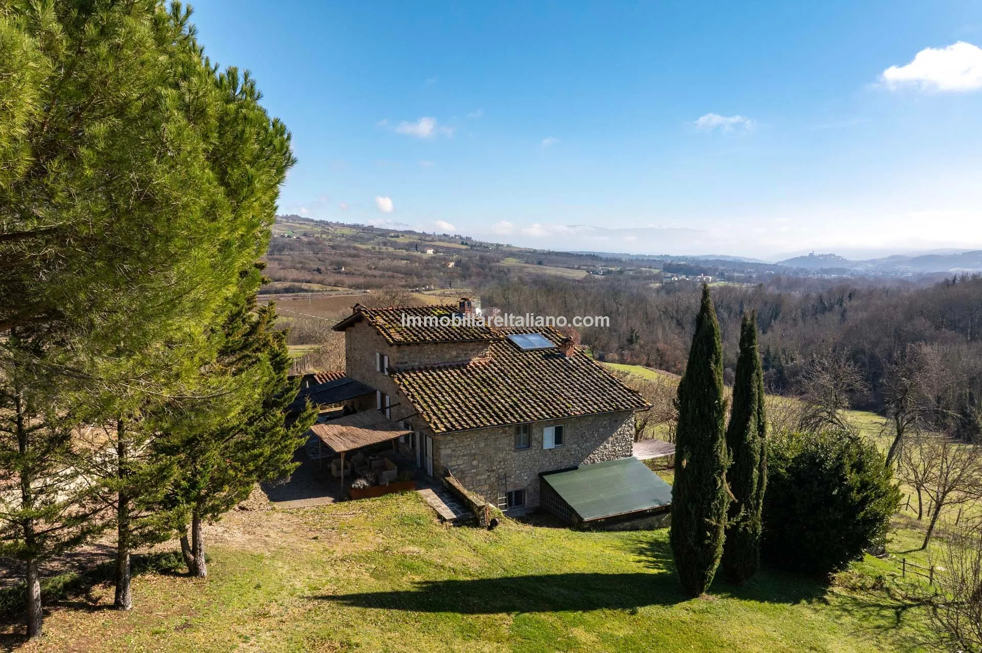 5-Bedroom Farmhouse with Expansive Gardens in Tuscany's Arezzo Province - View image 20 of 66