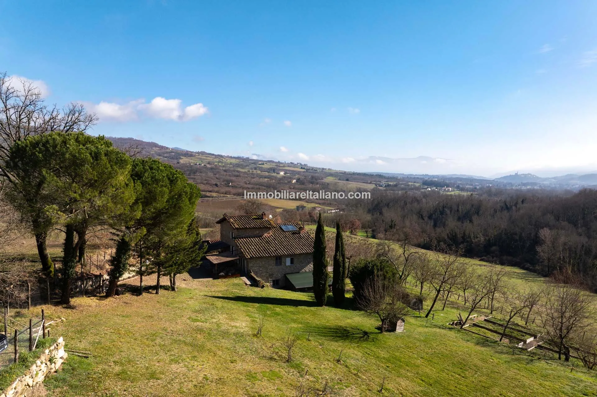 5-Bedroom Farmhouse with Expansive Gardens in Tuscany's Arezzo Province - View image 21 of 66