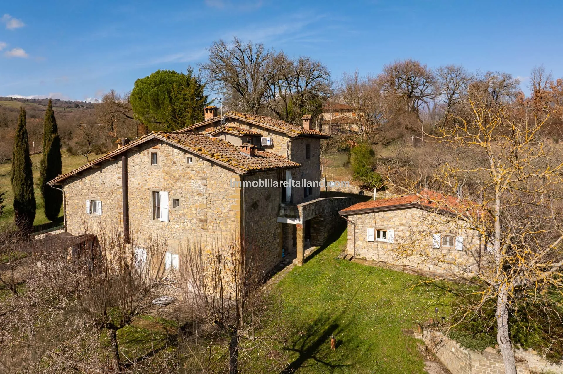 5-Bedroom Farmhouse with Expansive Gardens in Tuscany's Arezzo Province - View image 22 of 66