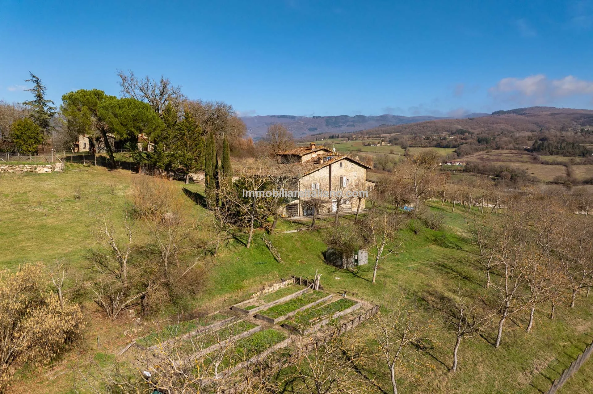 5-Bedroom Farmhouse with Expansive Gardens in Tuscany's Arezzo Province - View image 23 of 66